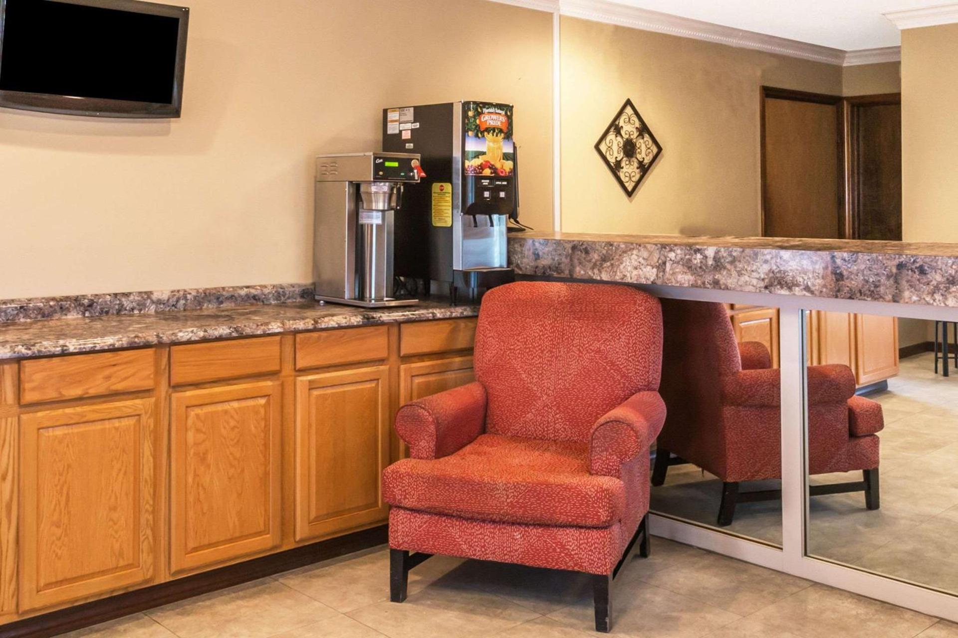 Days Inn by Wyndham Madison photo 14