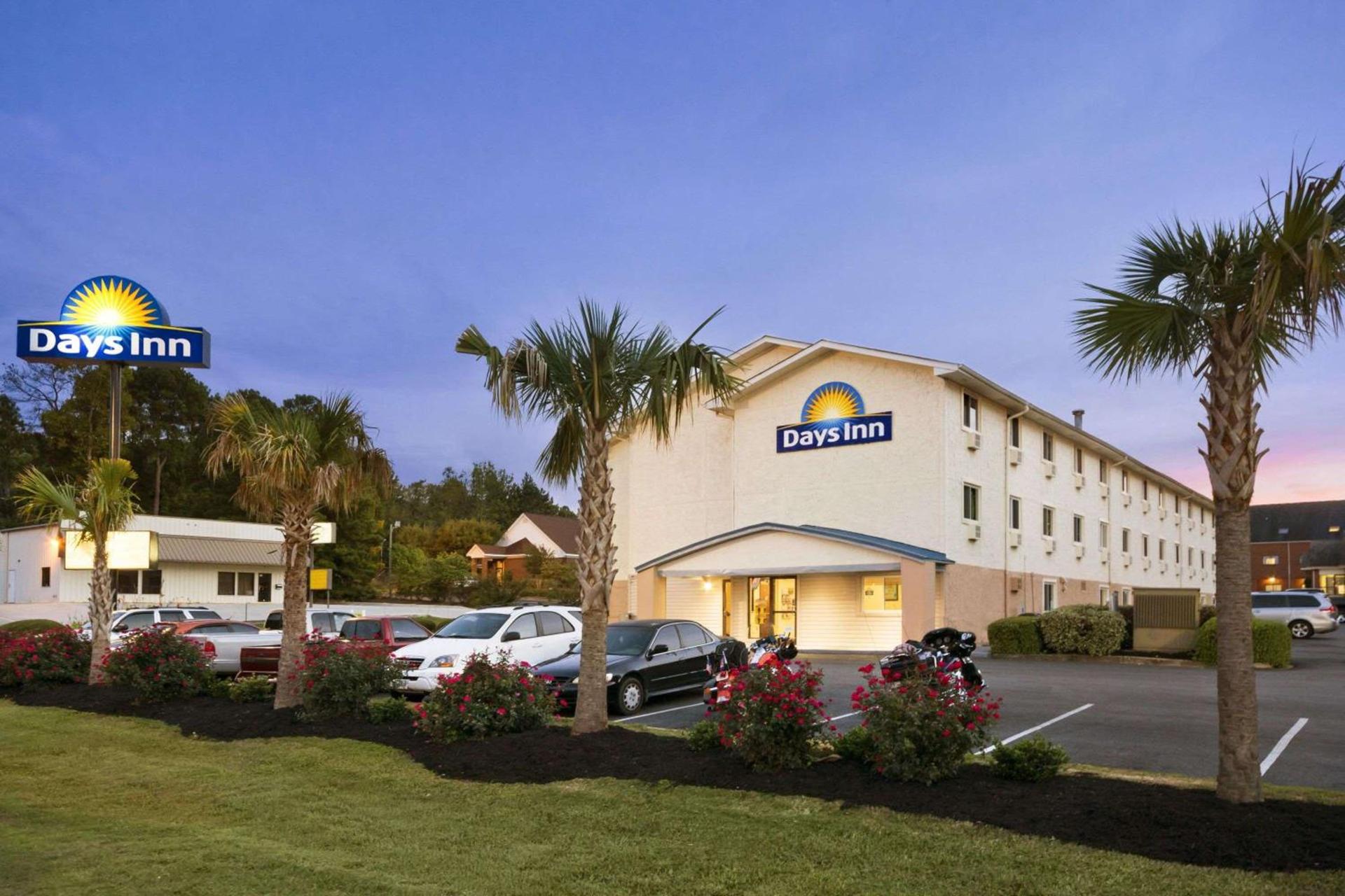 Days Inn by Wyndham Greenwood SC photo 3