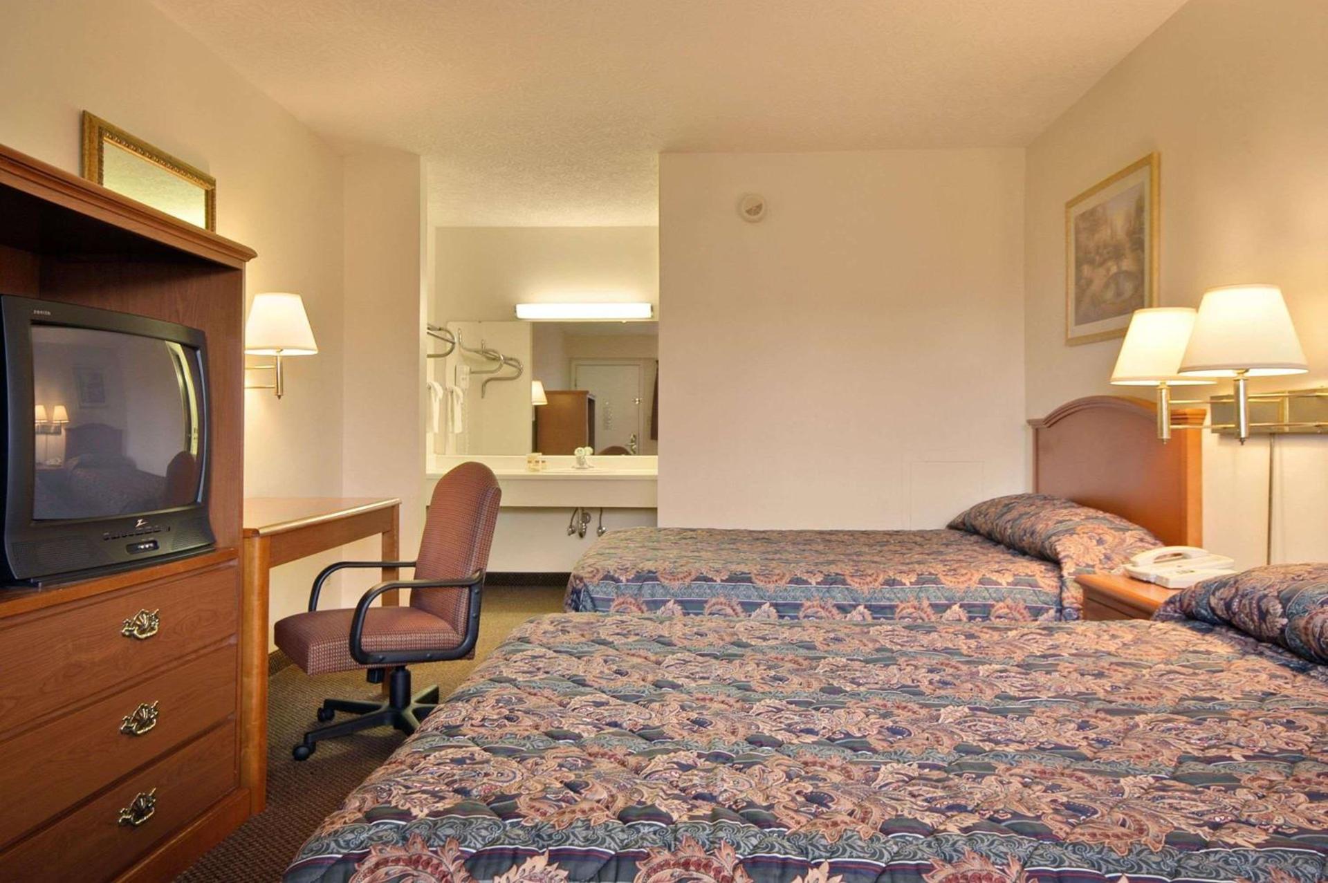 Days Inn by Wyndham Plainfield photo 4