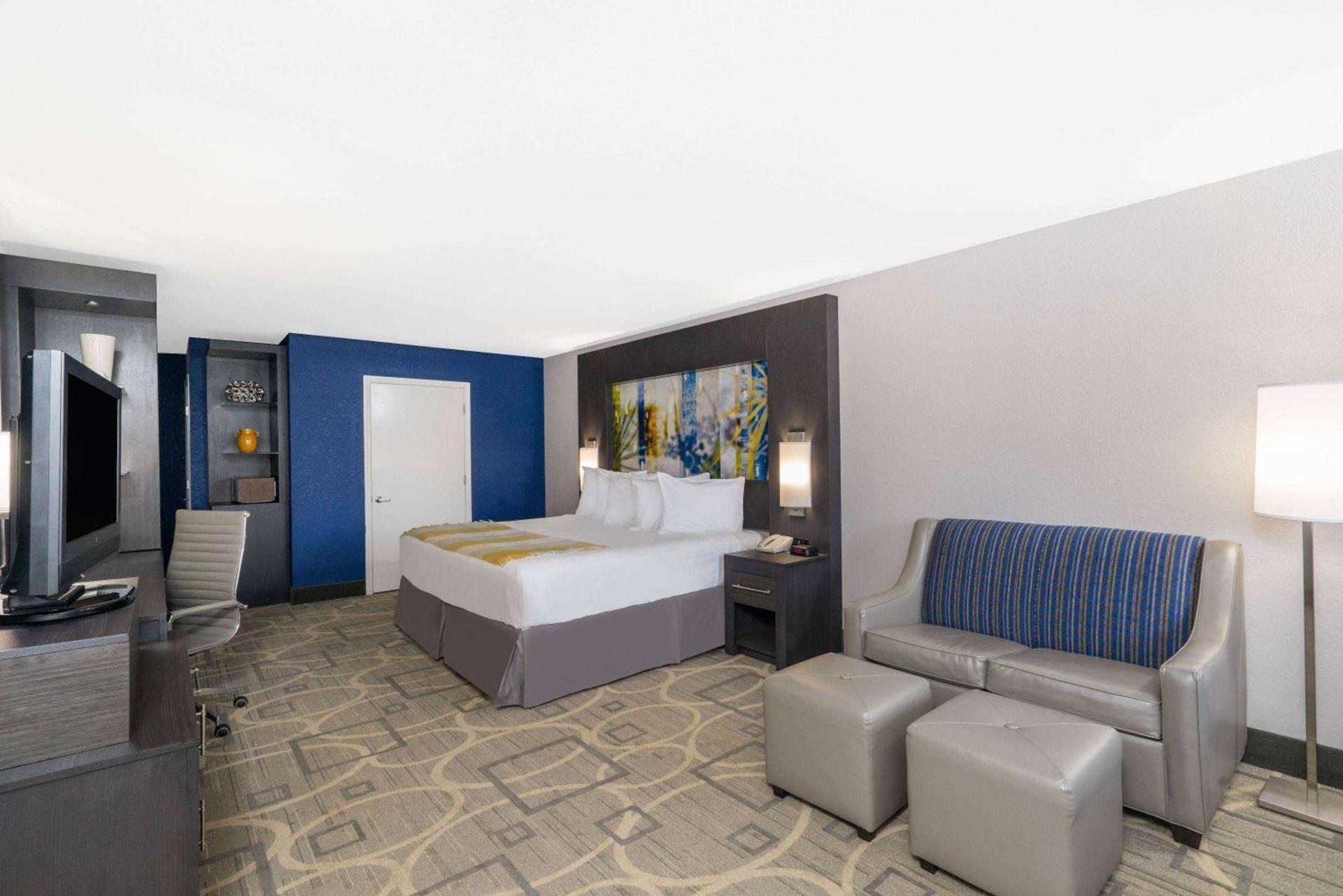 Days Inn by Wyndham Asheville Downtown North photo 4