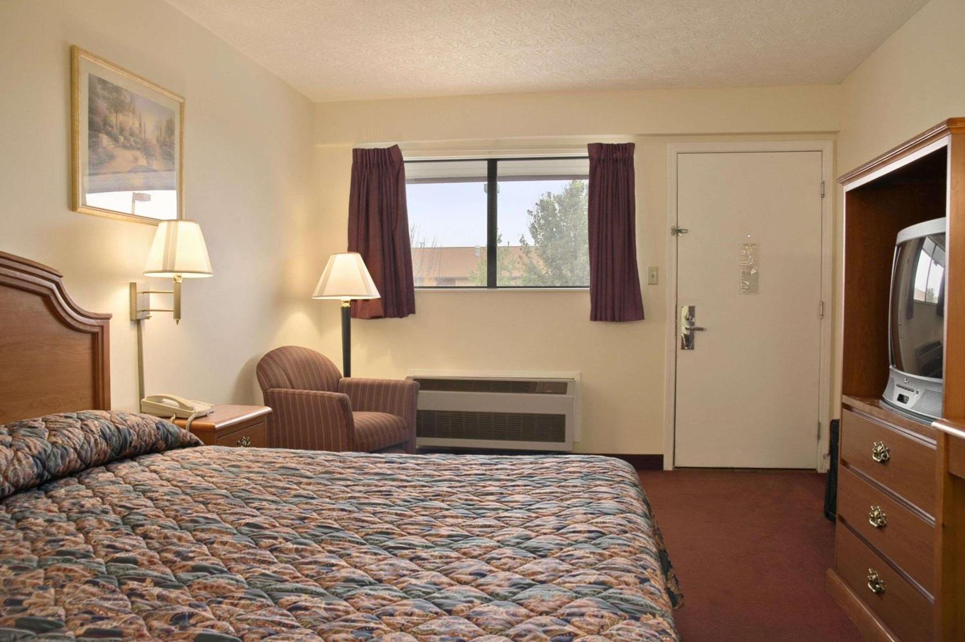Days Inn by Wyndham Plainfield photo 5