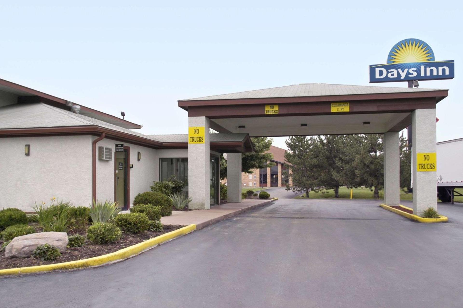 Days Inn by Wyndham Plainfield photo 1