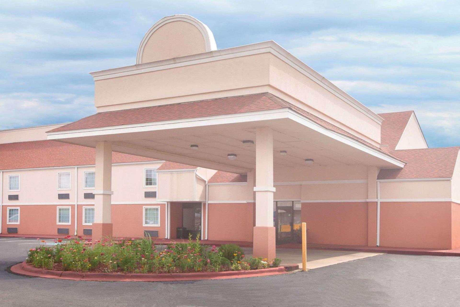 Days Inn by Wyndham Alma ARKANSAS photo 1