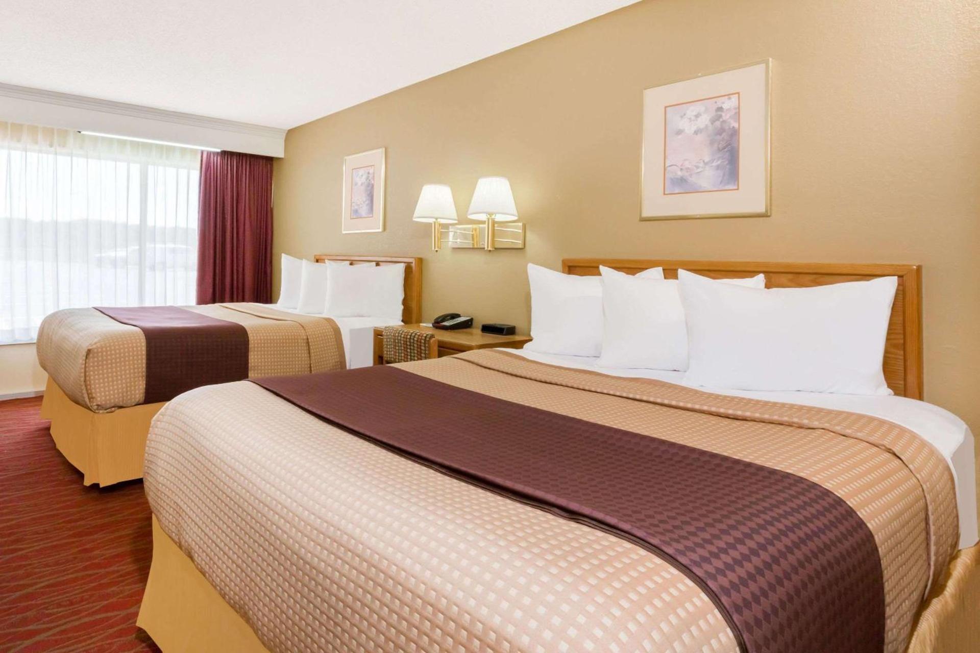 Days Inn by Wyndham Staunton photo 8