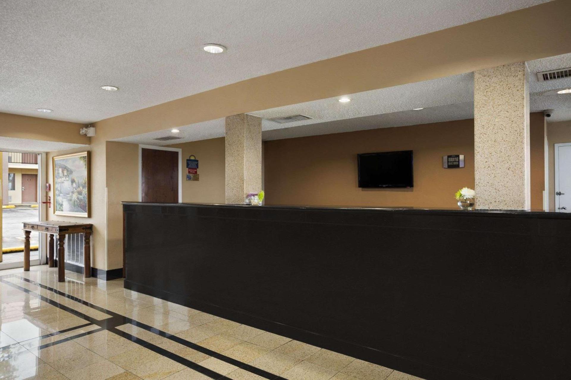 Days Inn by Wyndham Dallas Irving photo 2