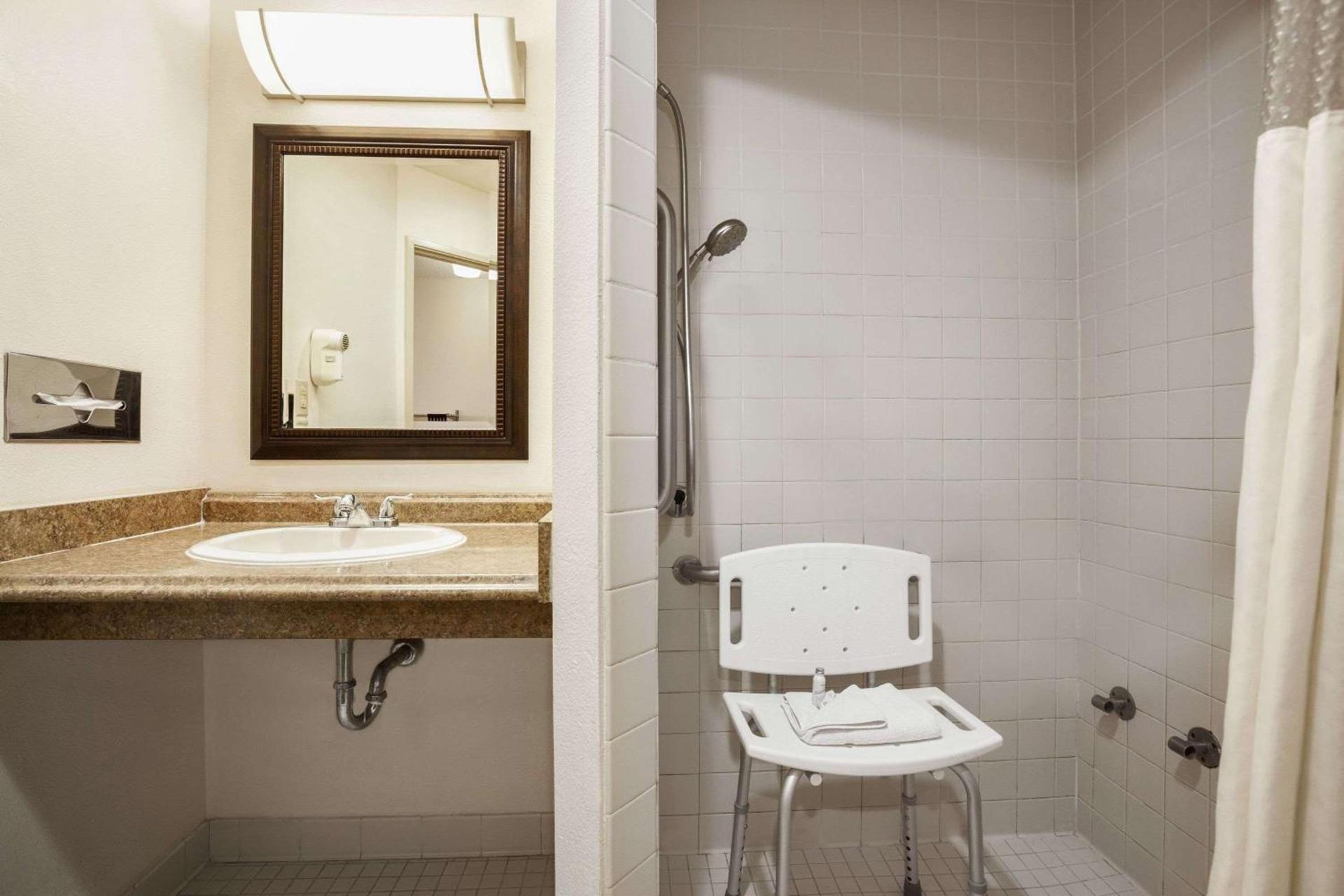 Days Inn by Wyndham Billings photo 8