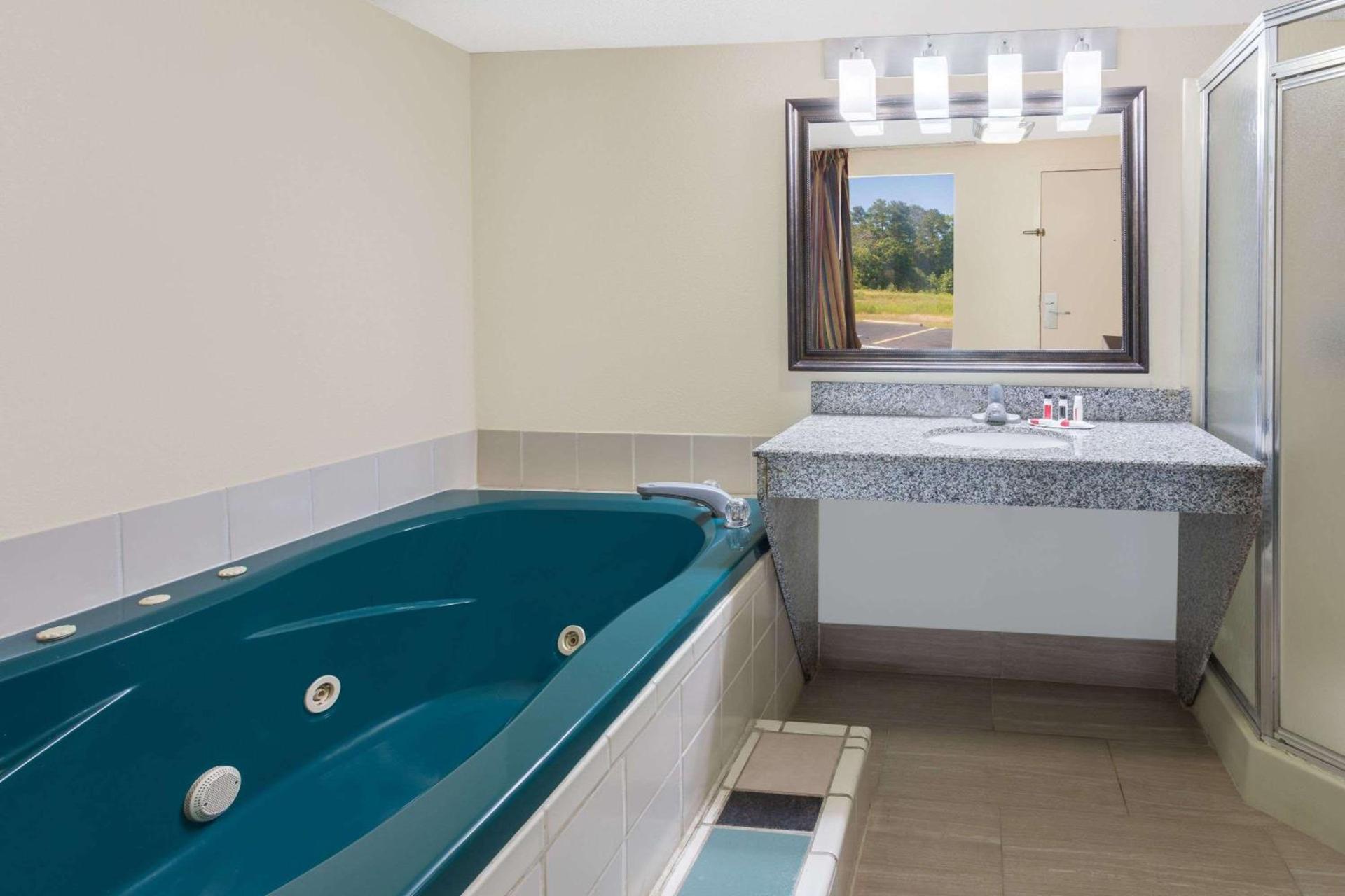 Days Inn by Wyndham Newberry South Carolina photo 12