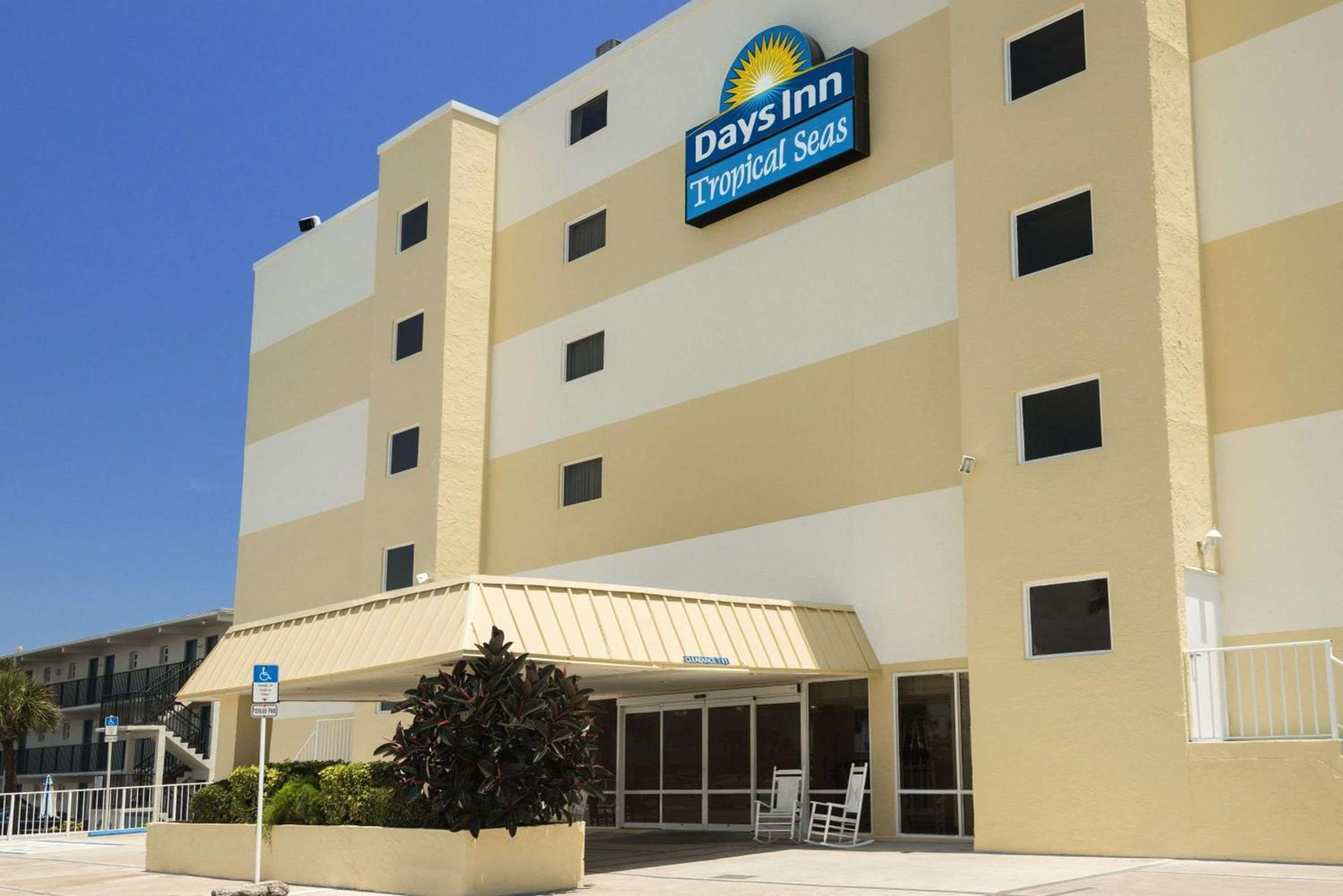 Days Inn by Wyndham Daytona Oceanfront photo 10