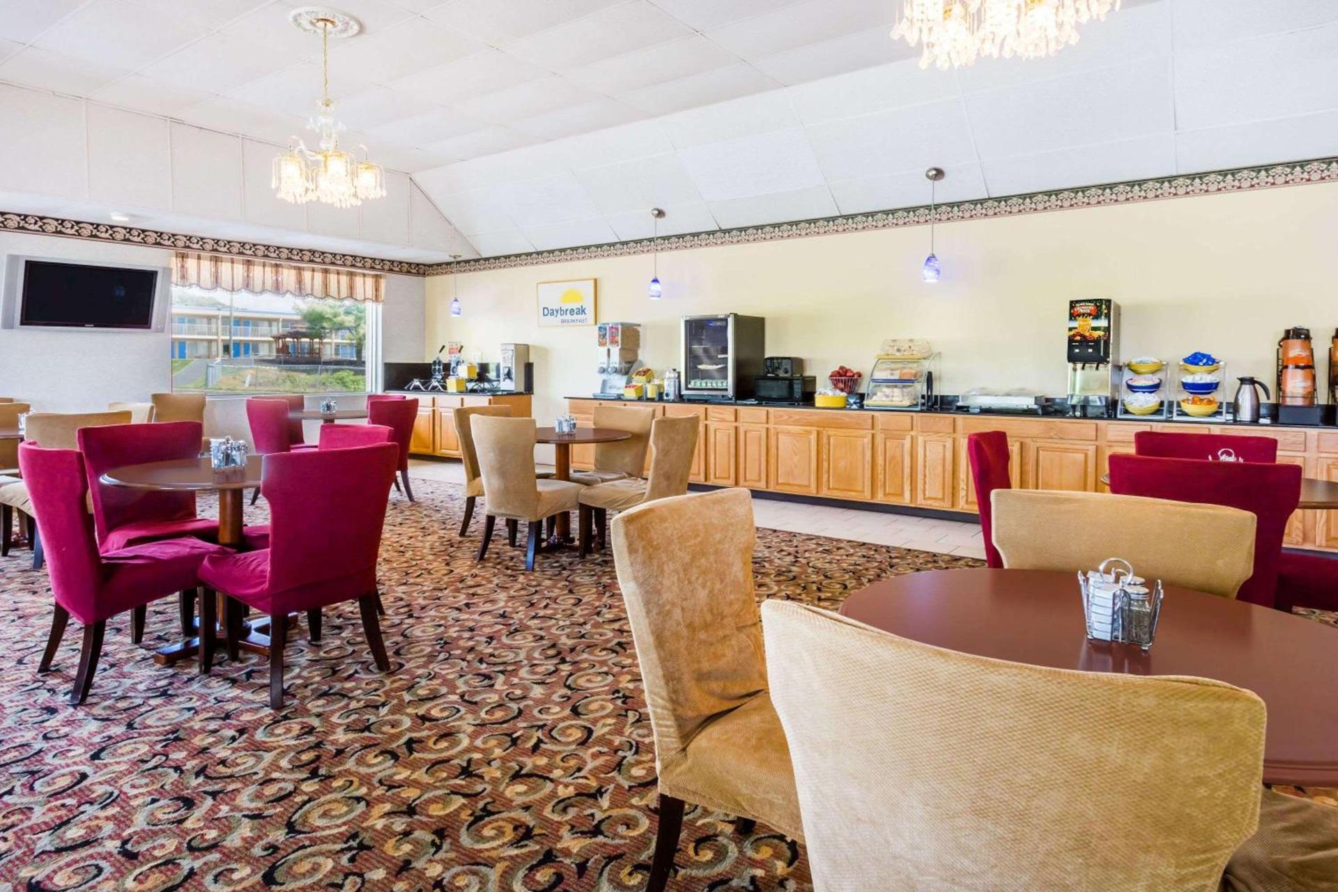 Days Inn by Wyndham Staunton photo 15
