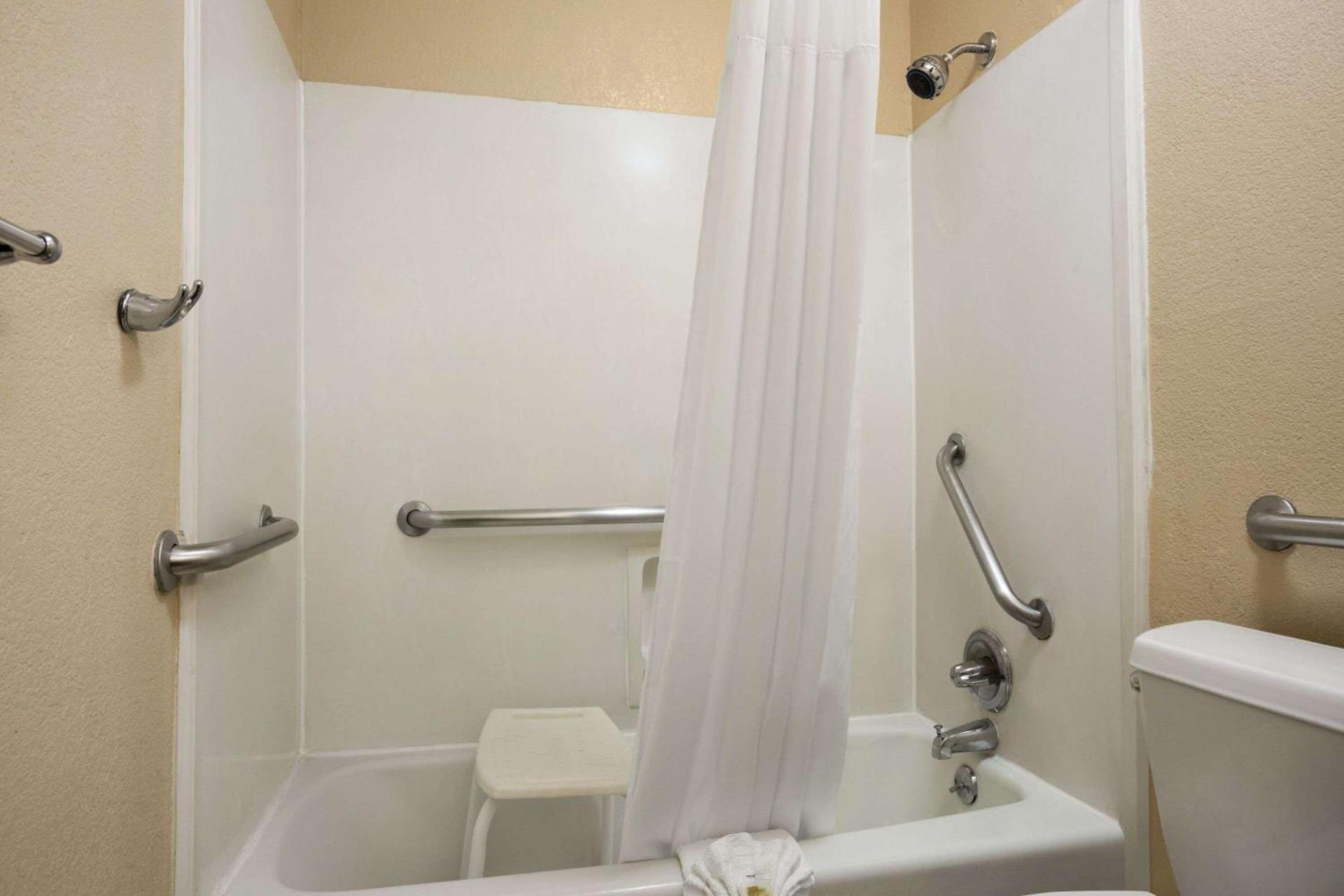 Days Inn by Wyndham Dallas Irving photo 5