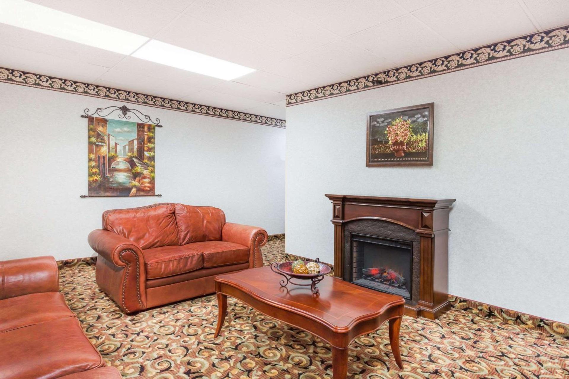 Days Inn by Wyndham Staunton photo 3