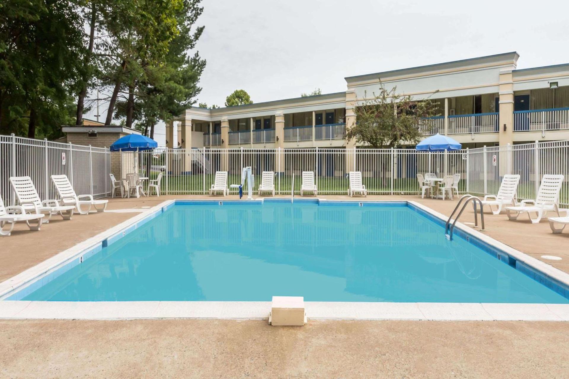 Days Inn by Wyndham Fredericksburg North photo 8