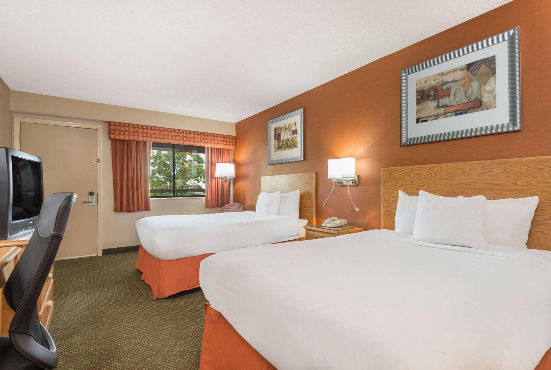 Days Inn by Wyndham Columbus Fairgrounds photo 7