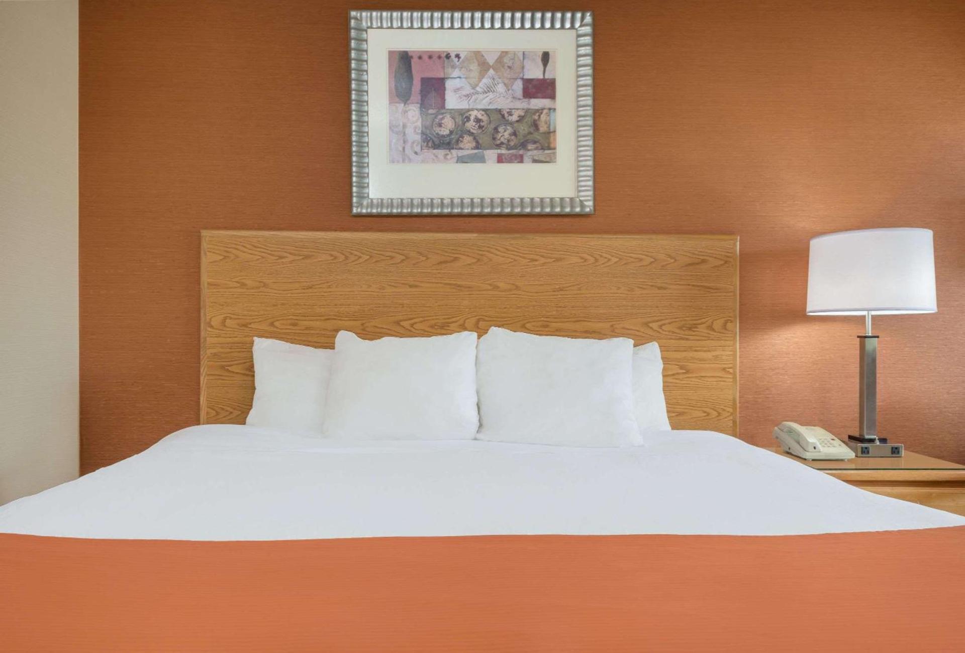 Days Inn by Wyndham Columbus Fairgrounds photo 15