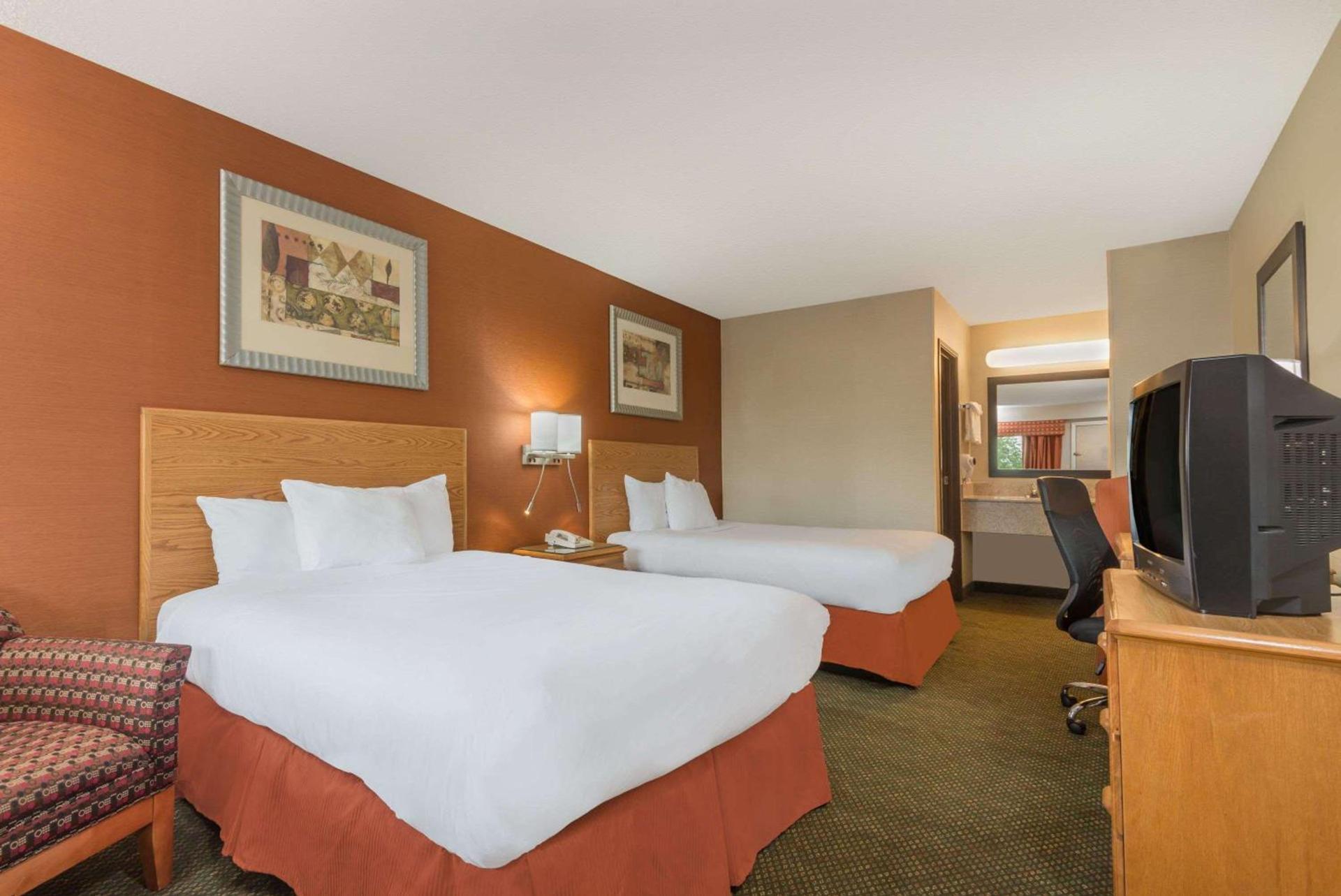Days Inn by Wyndham Columbus Fairgrounds photo 8
