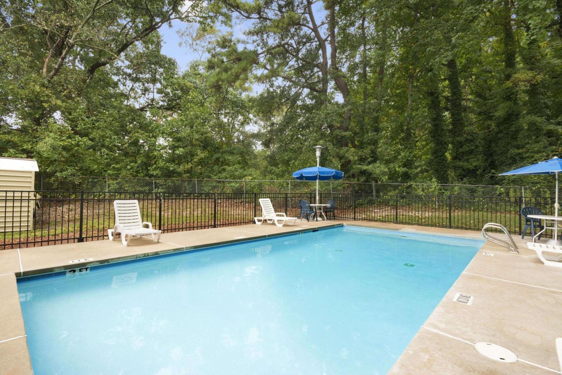 Days Inn by Wyndham Atlanta Stone Mountain photo 5