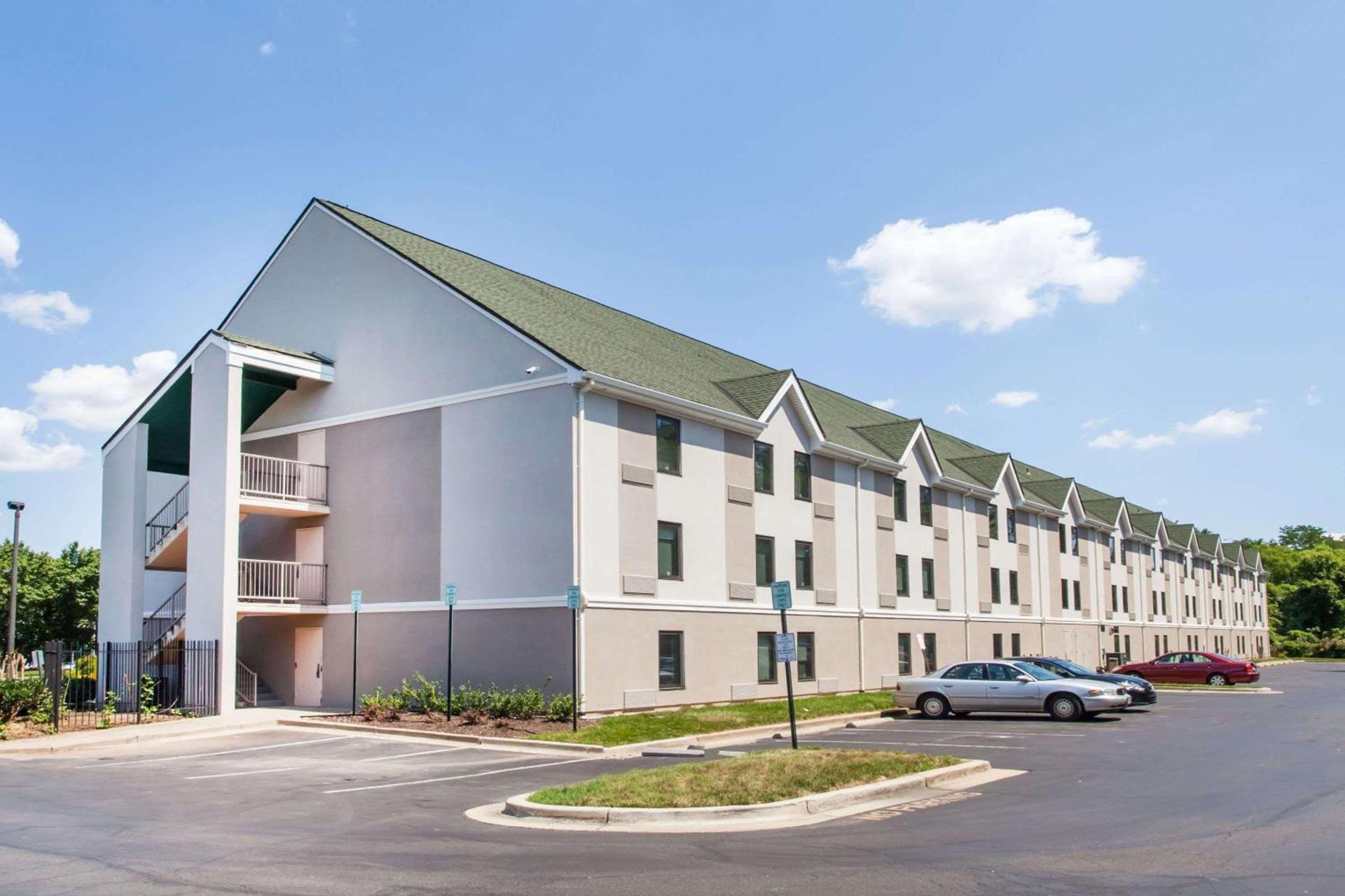 Days Inn by Wyndham Lanham Washington DC photo 2
