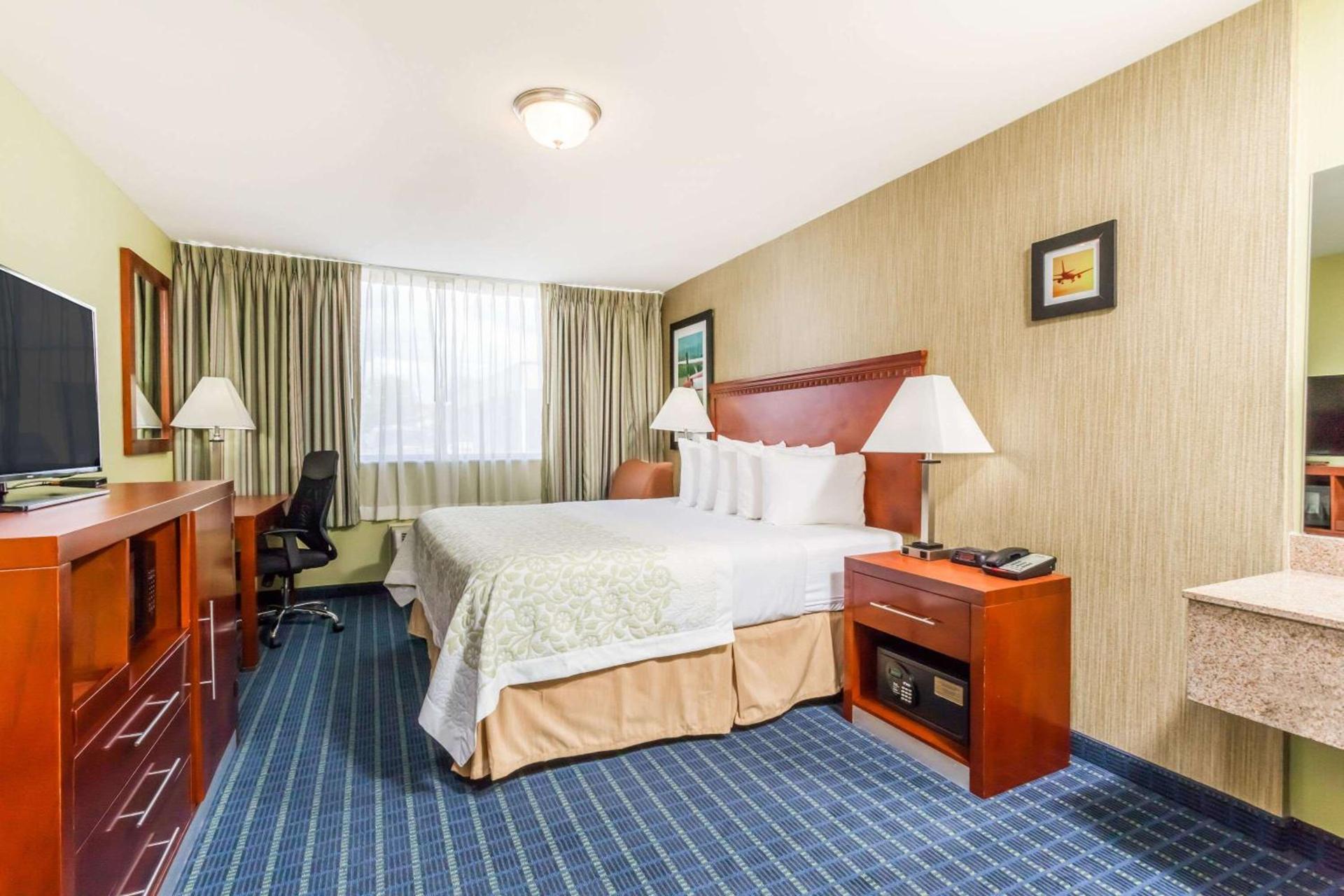 Days Inn by Wyndham Windsor Locks / Bradley Intl Airport photo 5