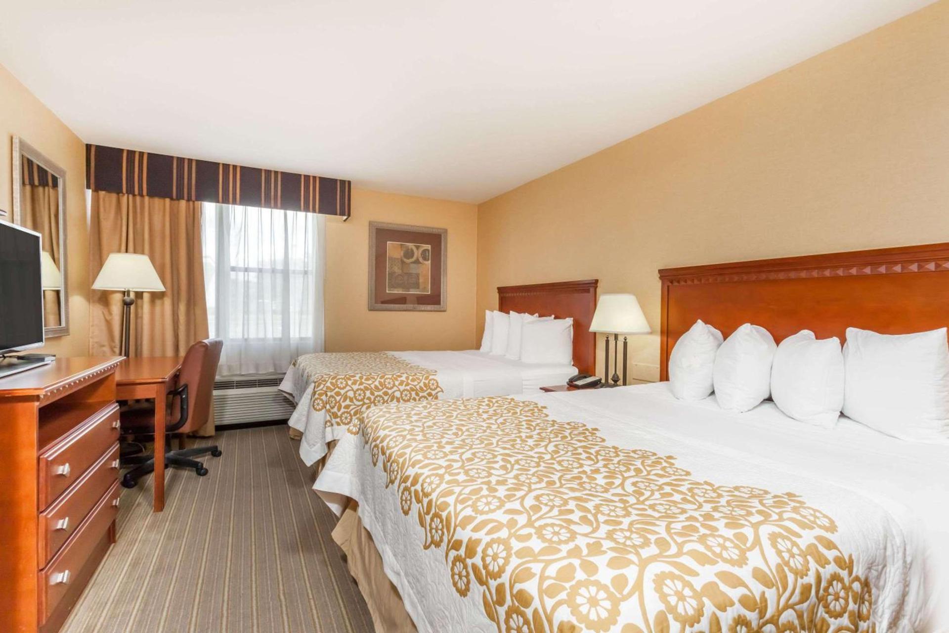 Days Inn by Wyndham Windsor Locks / Bradley Intl Airport photo 11