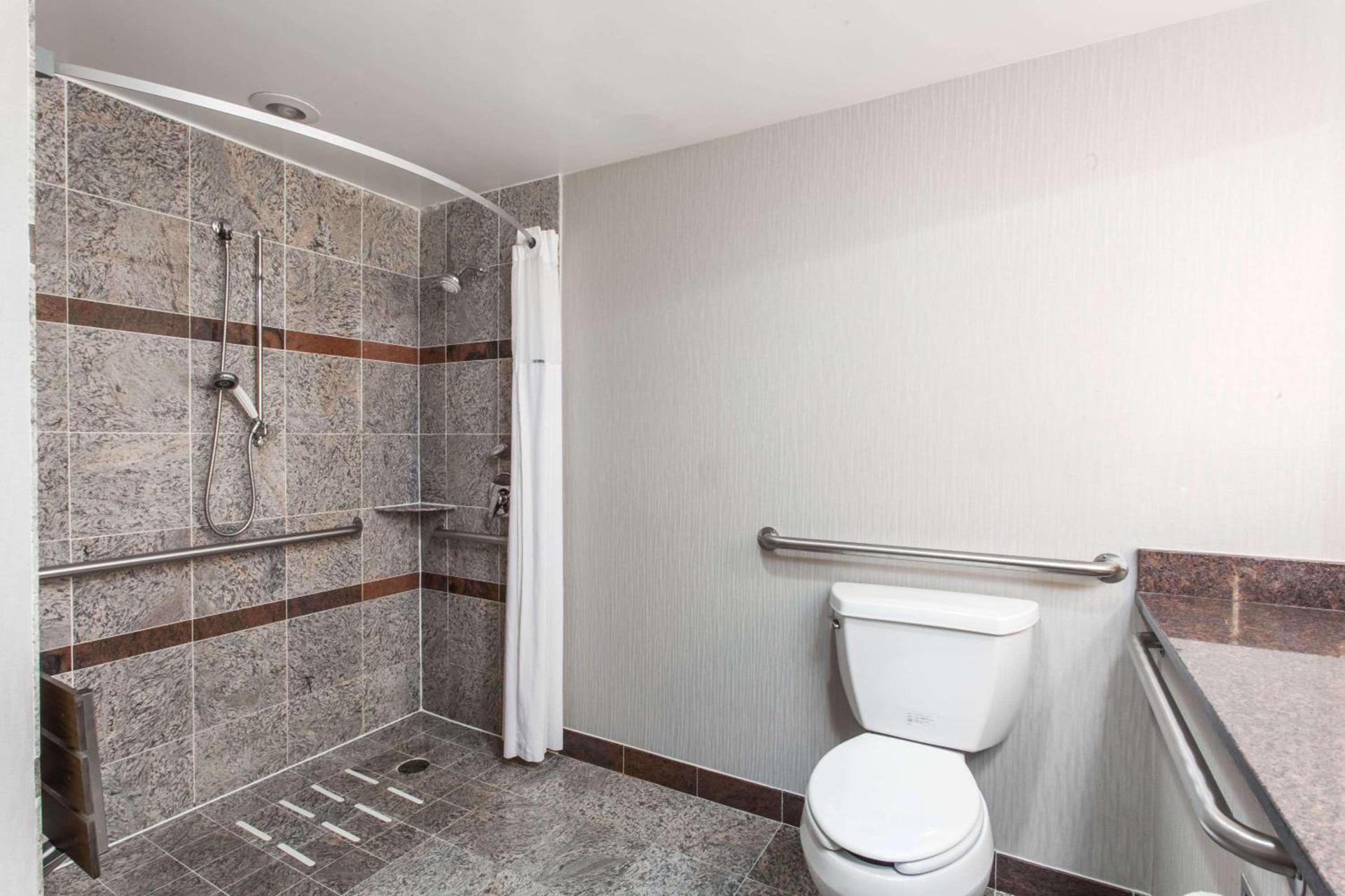 Days Inn by Wyndham Lanham Washington DC photo 23