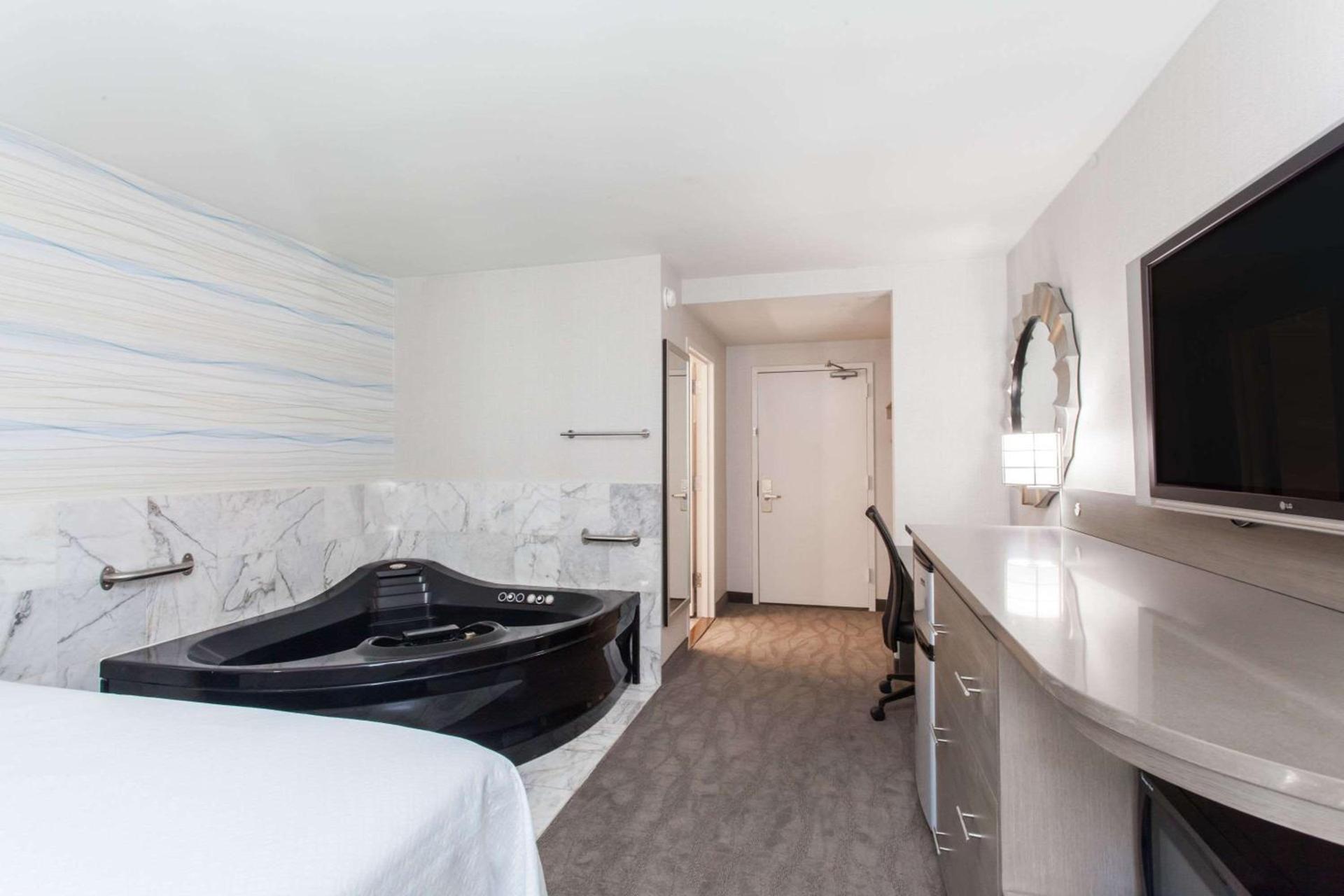 Days Inn by Wyndham Lanham Washington DC photo 21