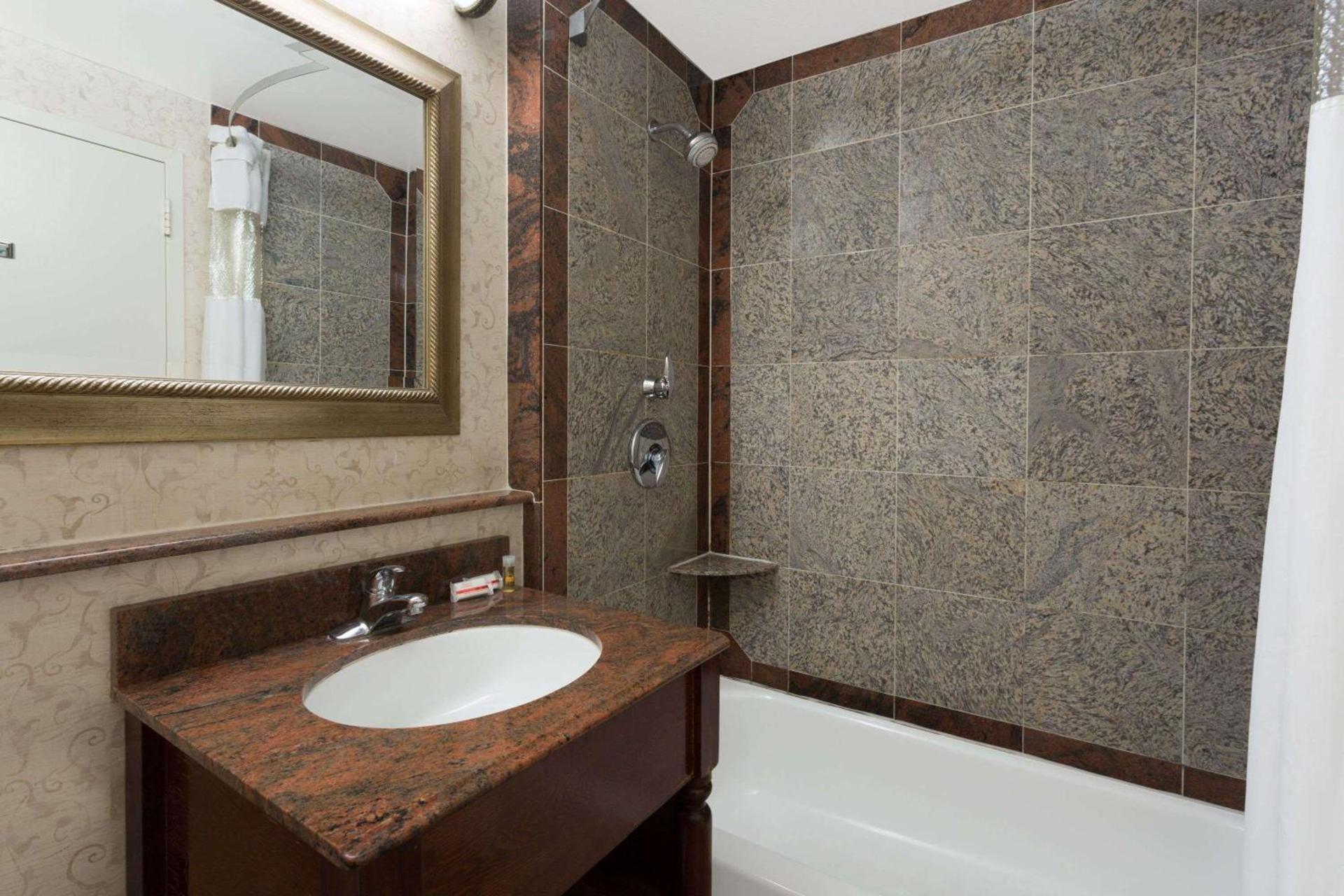 Days Inn by Wyndham Lanham Washington DC photo 20