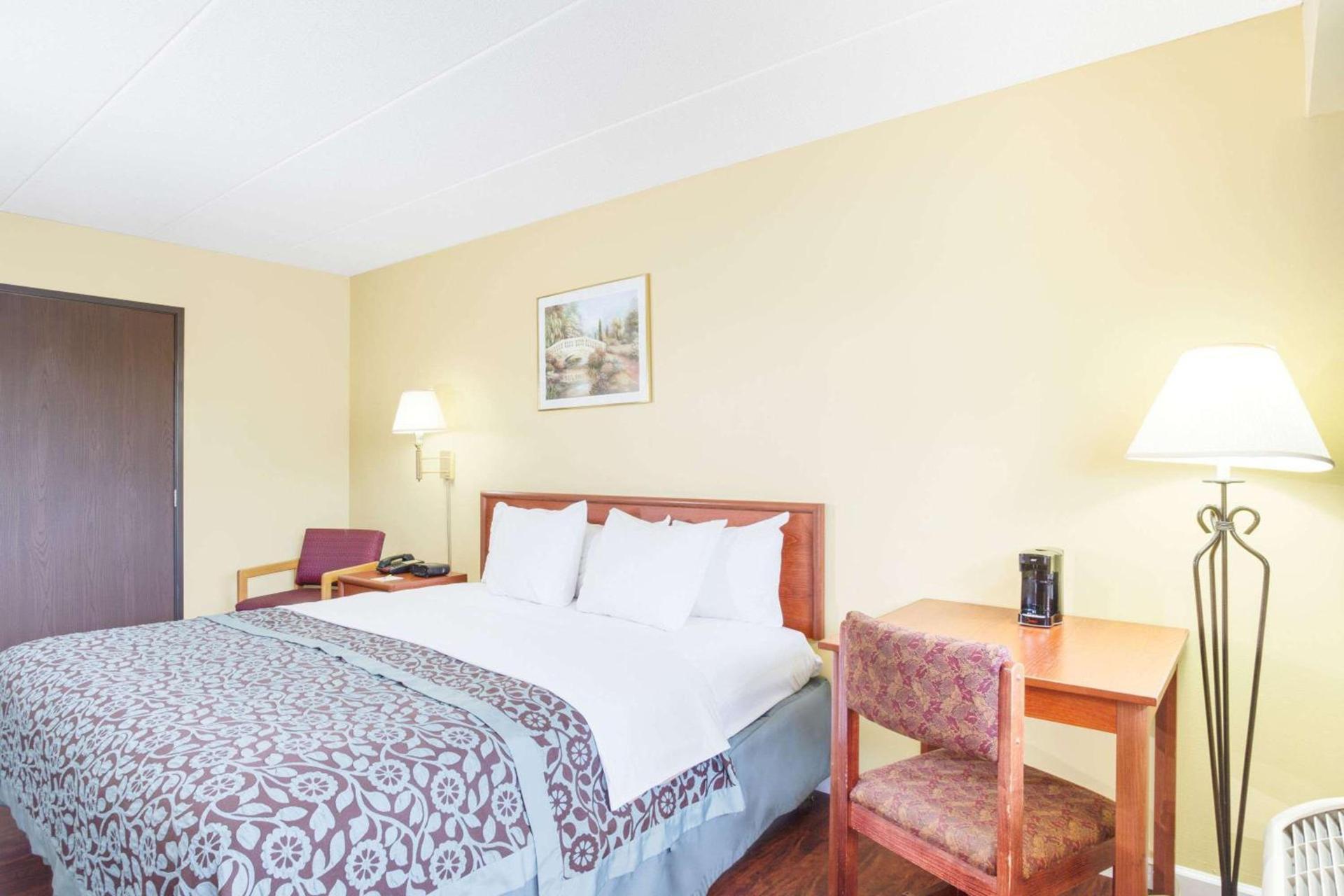 Days Inn by Wyndham Athens photo 11