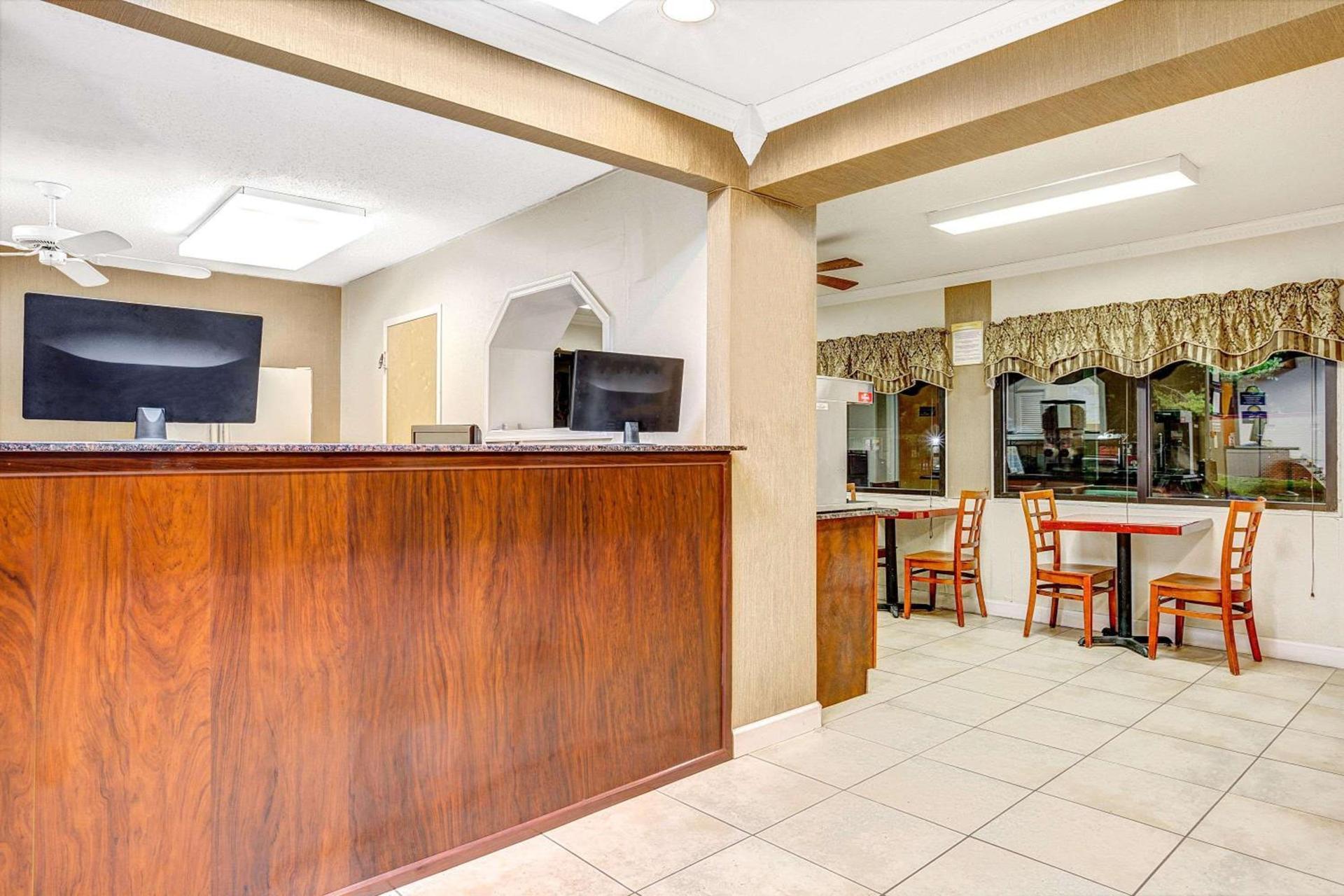 Days Inn by Wyndham Chesapeake photo 4