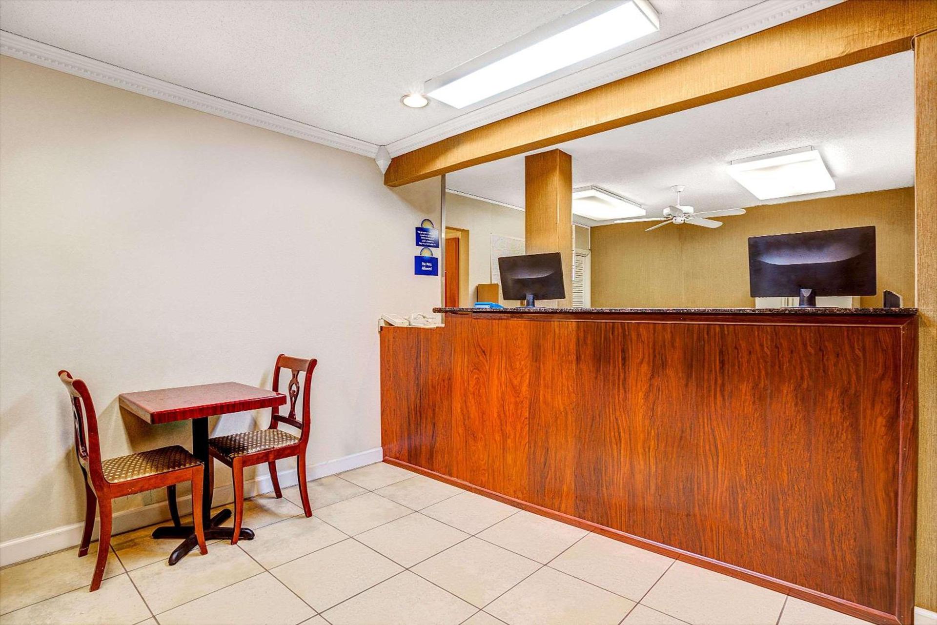 Days Inn by Wyndham Chesapeake photo 5