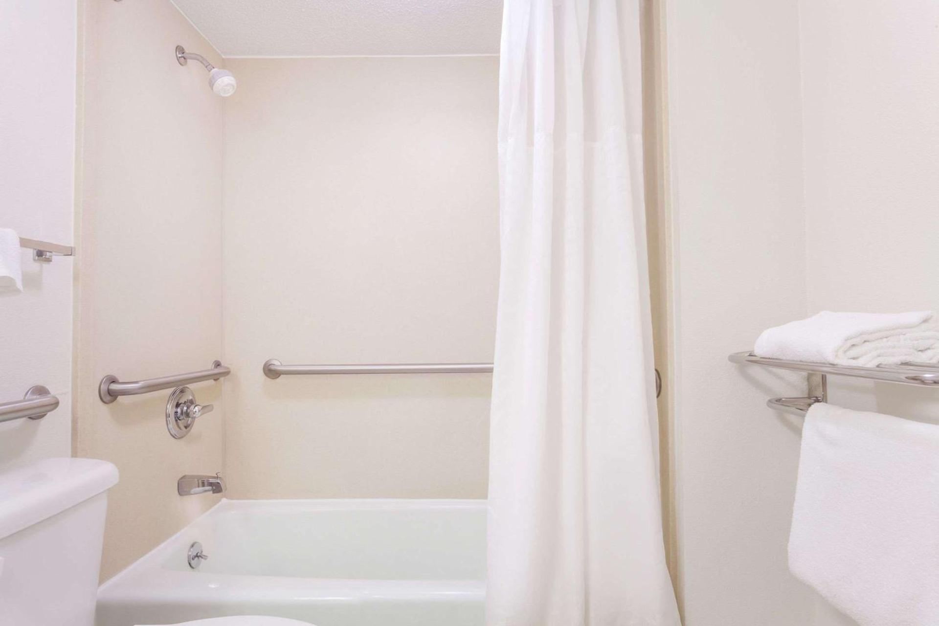 Rodeway Inn Owensboro South photo 8