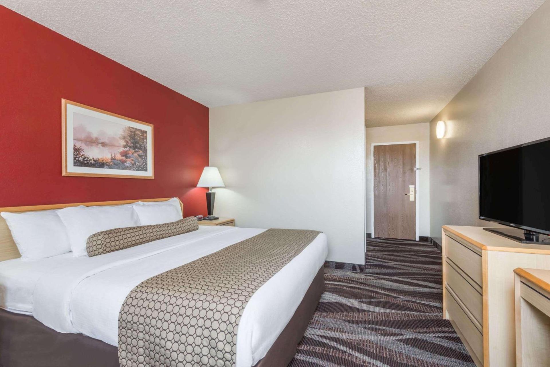 Days Inn by Wyndham Gillette photo 9