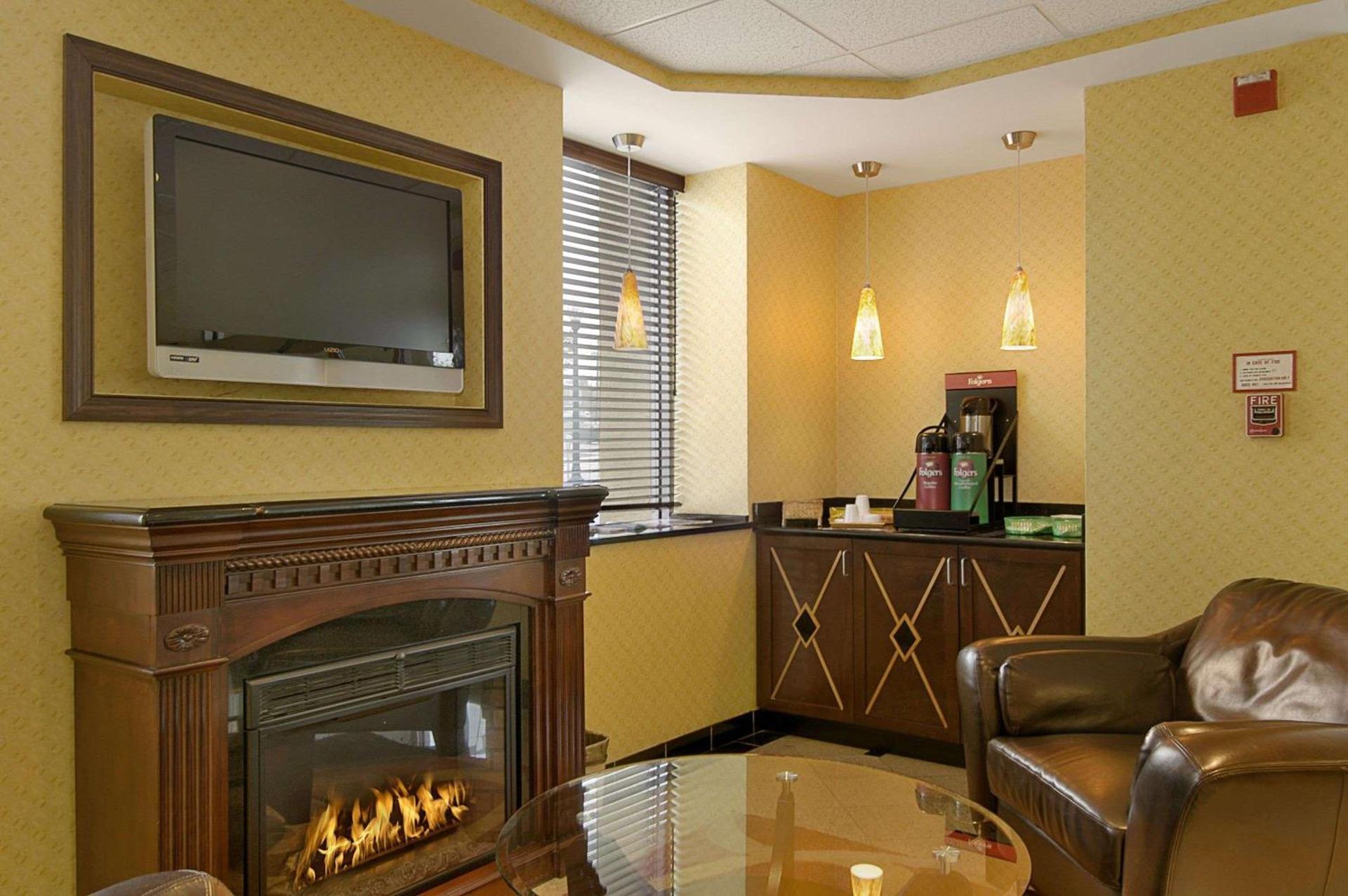 Days Inn by Wyndham Silver Spring photo 17
