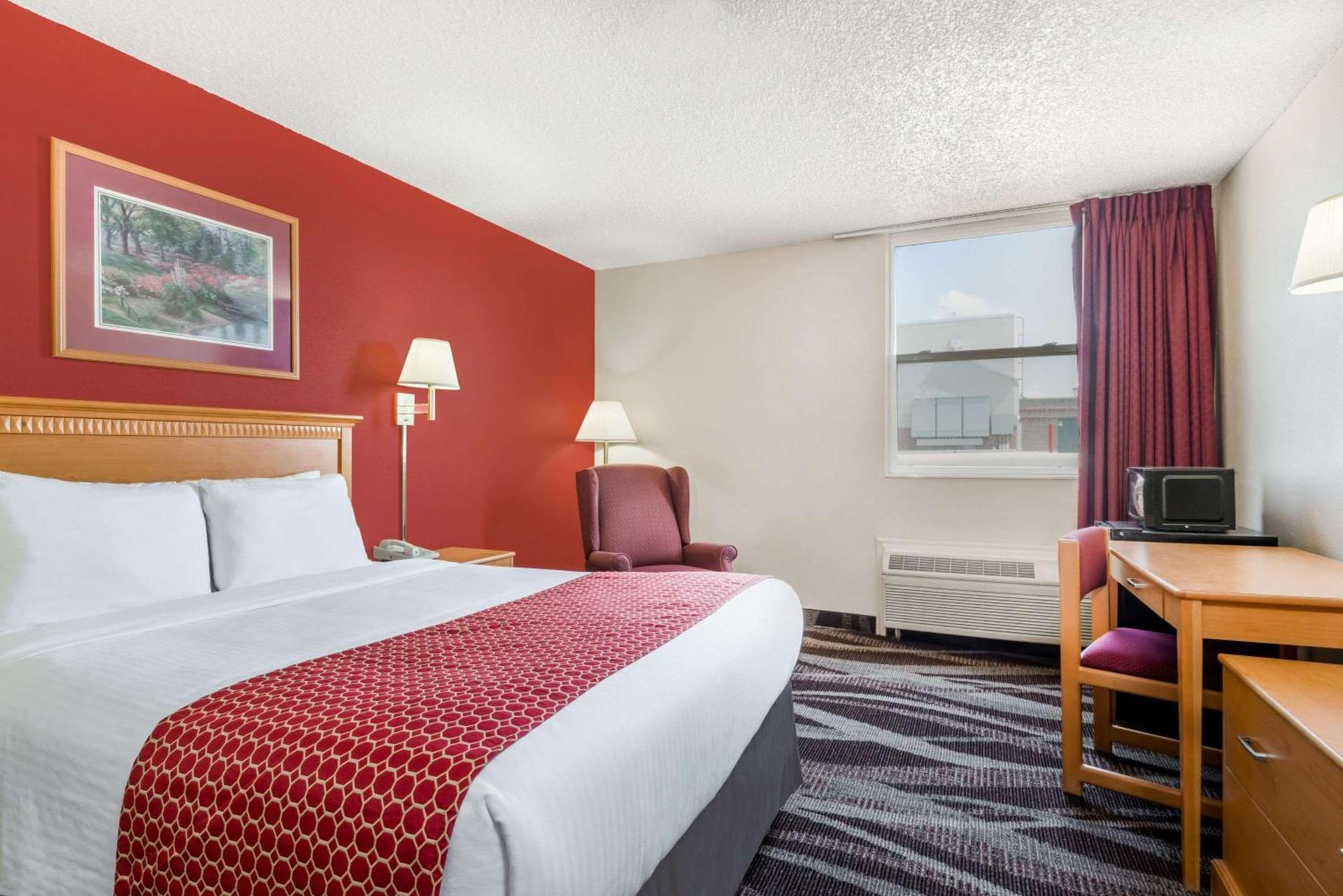Days Inn by Wyndham Gillette photo 10