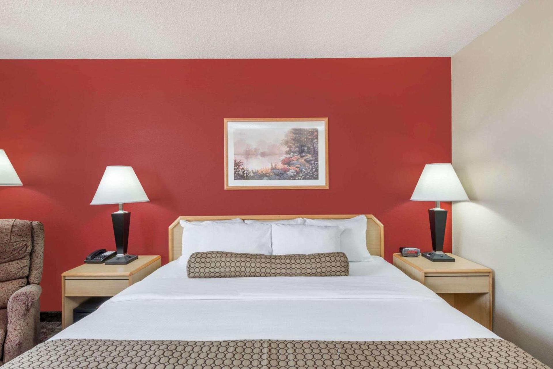 Days Inn by Wyndham Gillette photo 7