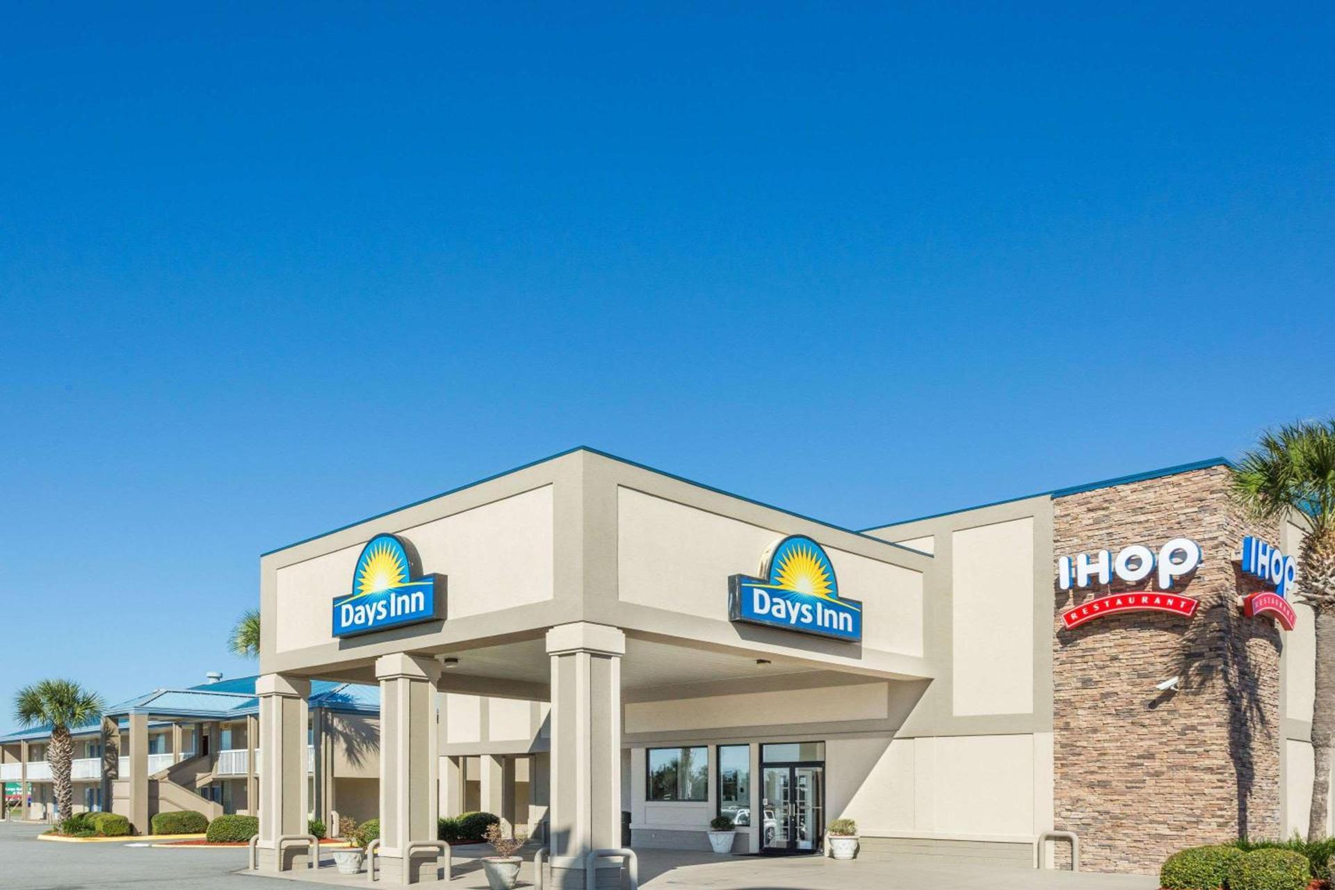 Days Inn by Wyndham Adel I-75 photo 15