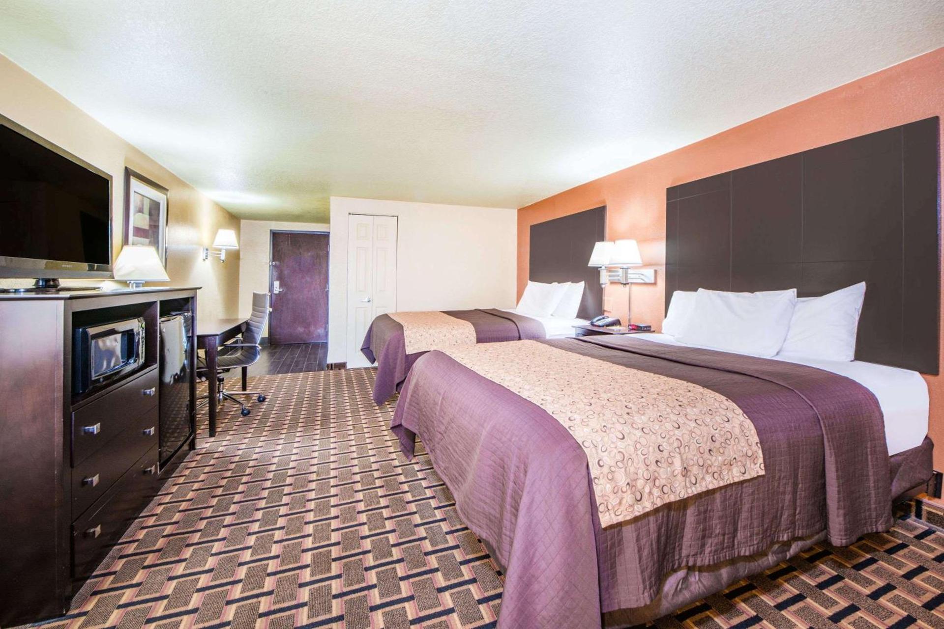 Days Inn by Wyndham Joplin photo 6