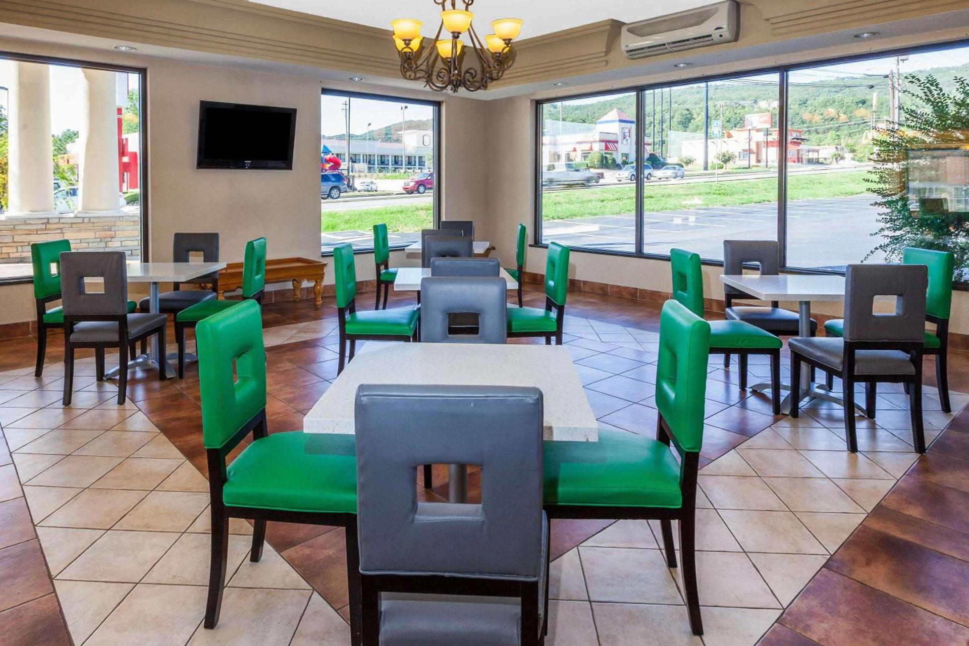 Days Inn by Wyndham Dalton photo 13