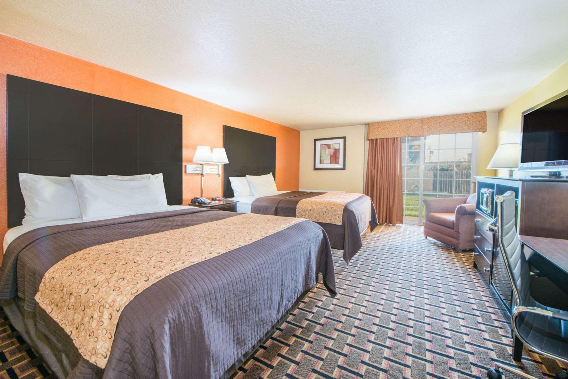 Days Inn by Wyndham Joplin photo 4
