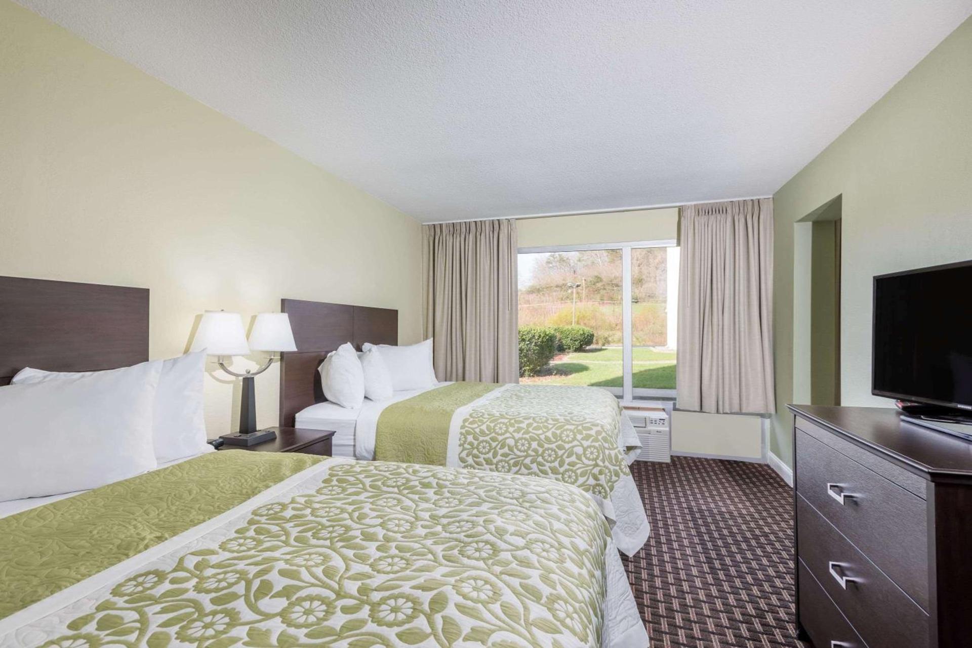 Days Inn by Wyndham Jellico - Tennessee State Line photo 12