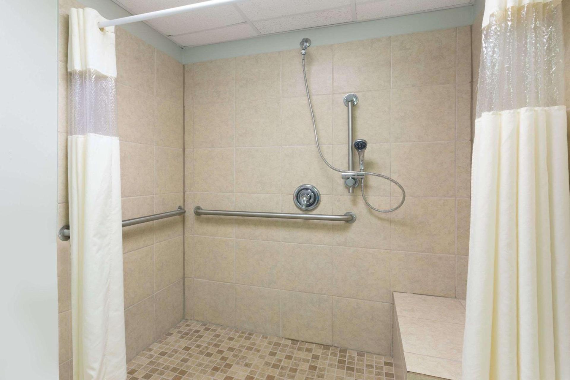 Days Inn & Suites by Wyndham Jekyll Island photo 12