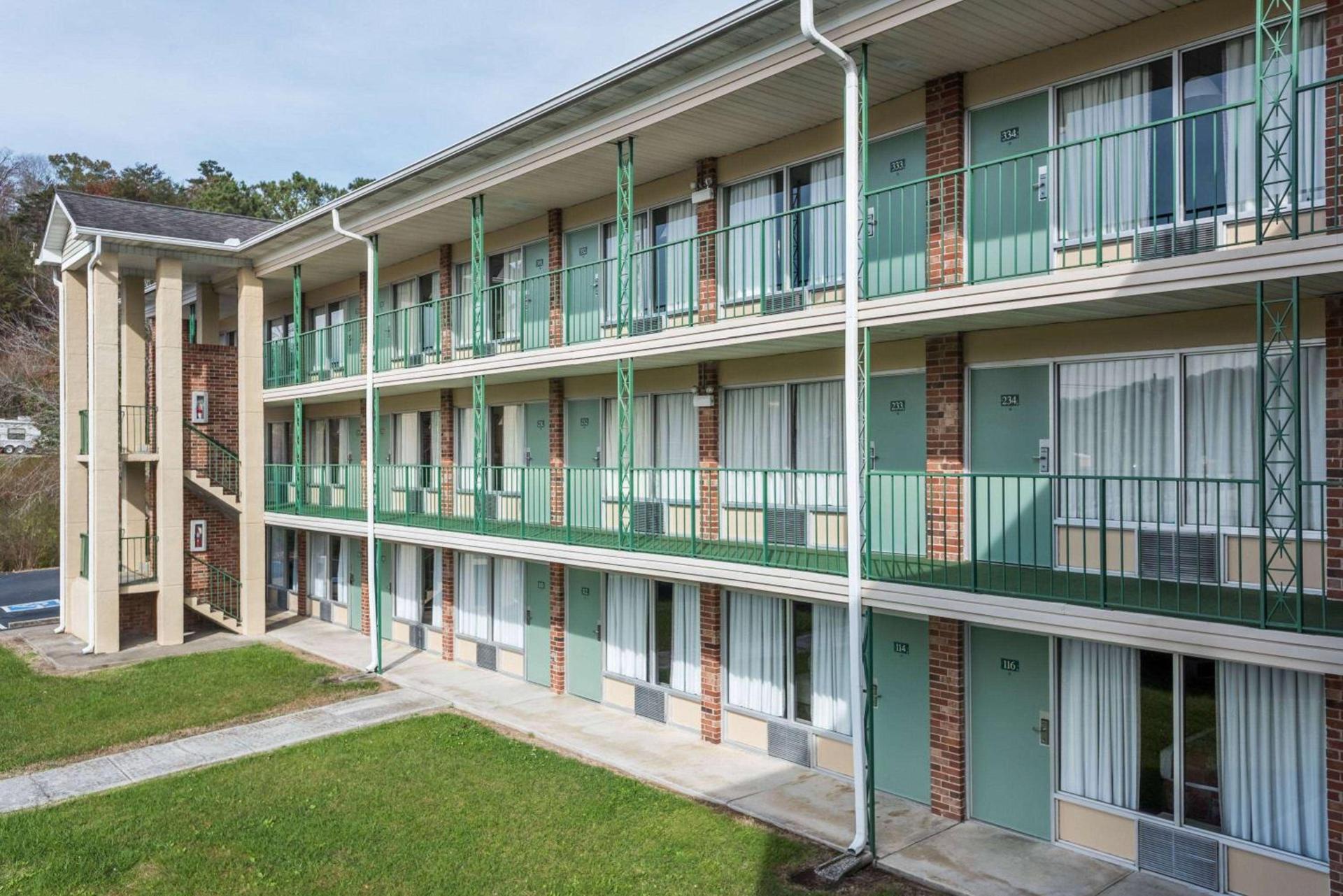 Days Inn by Wyndham Jellico - Tennessee State Line photo 1