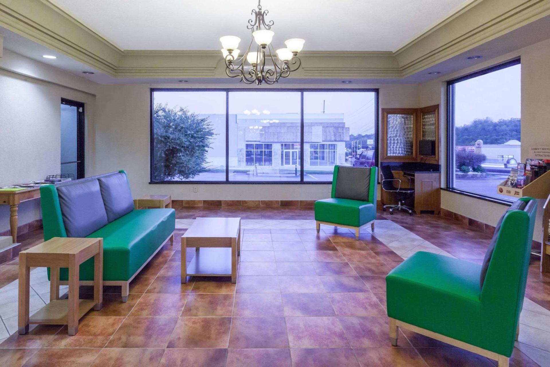 Days Inn by Wyndham Dalton photo 5