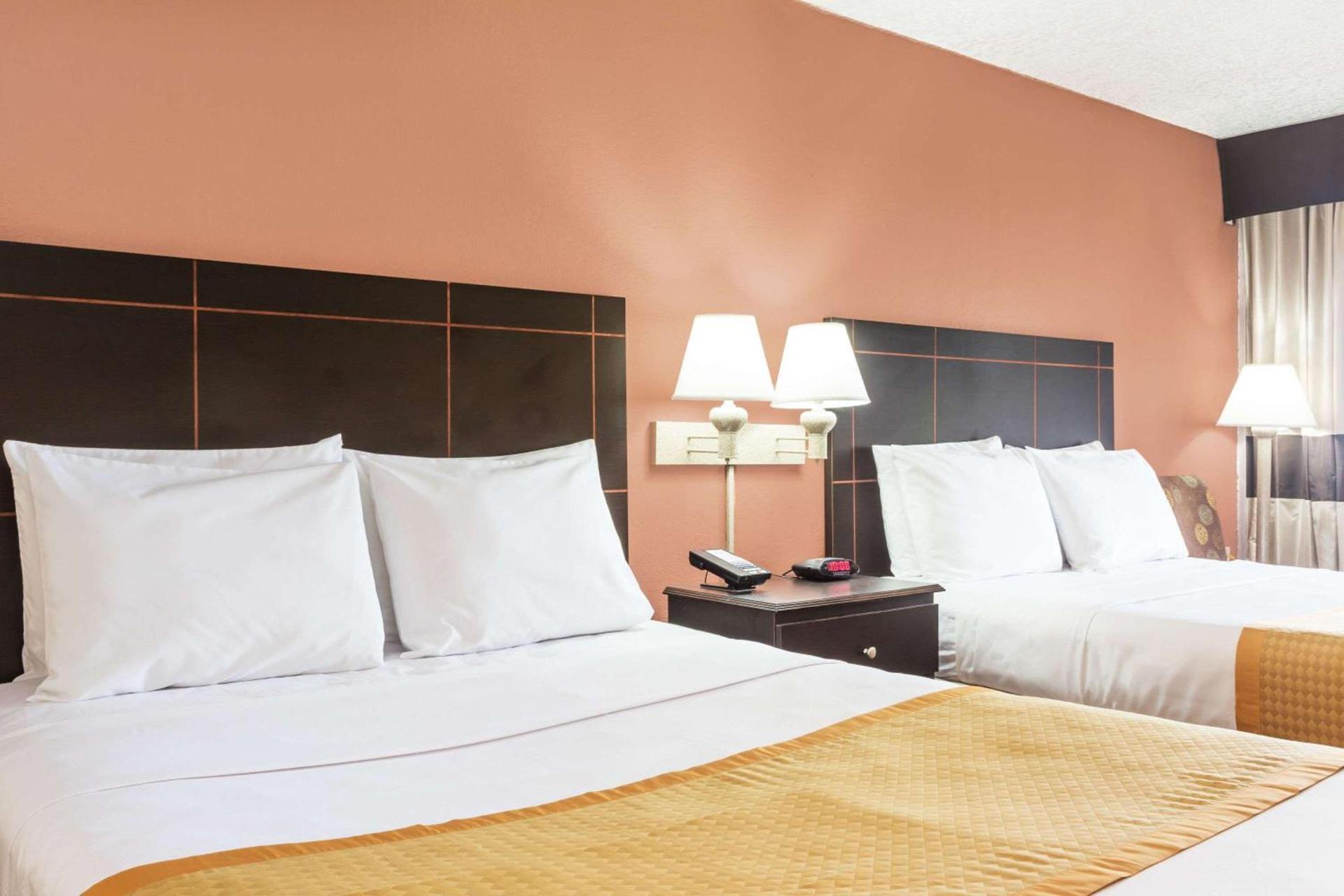 Days Inn by Wyndham Fort Lauderdale-Oakland Park Airport N photo 9
