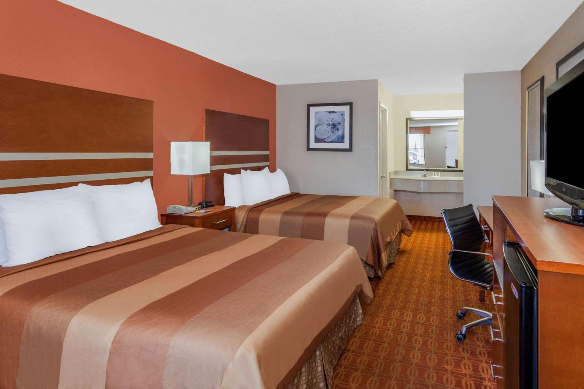 Days Inn by Wyndham Dalton photo 6