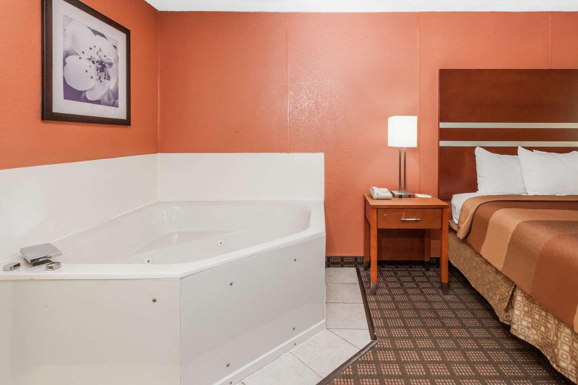 Days Inn by Wyndham Dalton photo 9