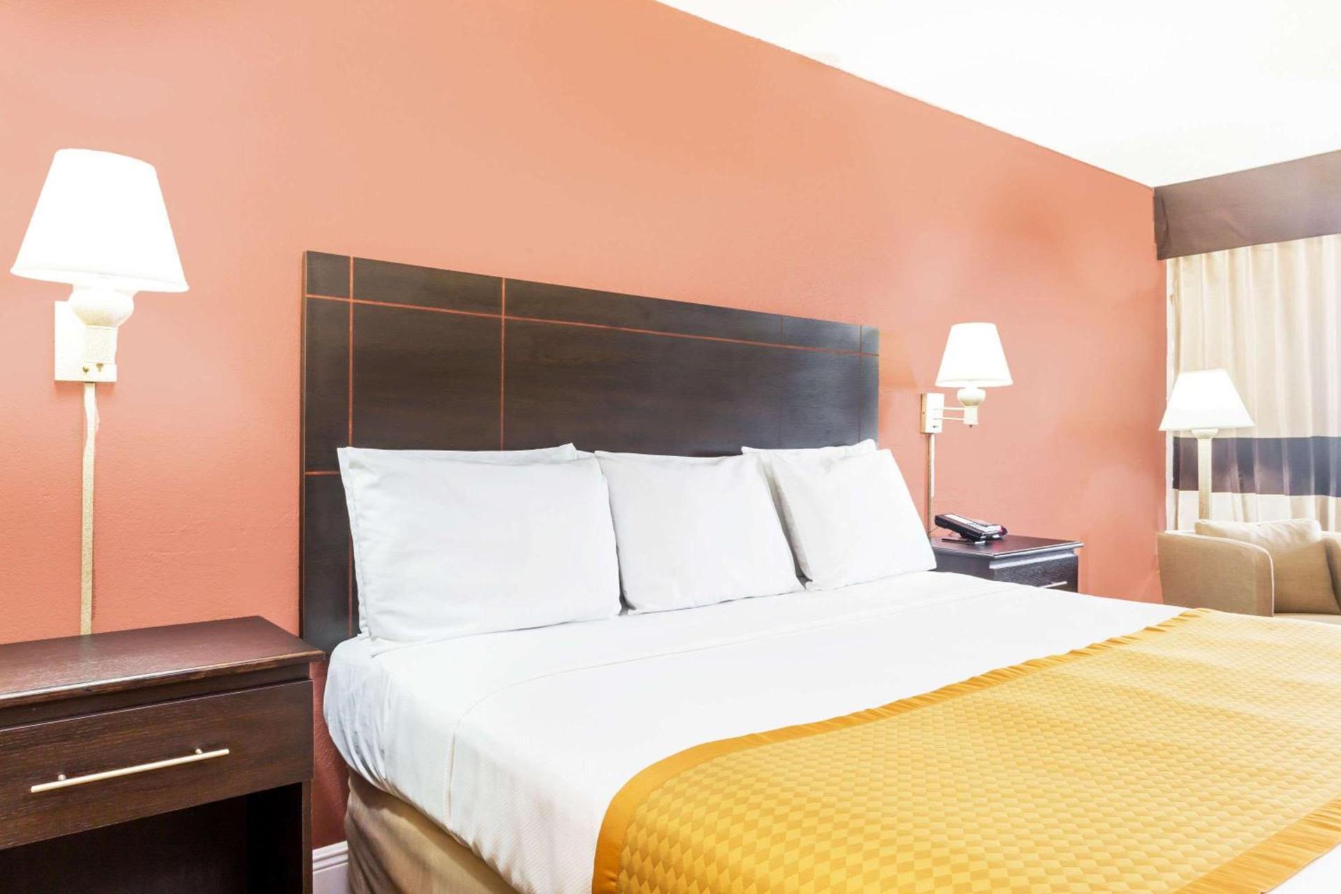 Days Inn by Wyndham Fort Lauderdale-Oakland Park Airport N photo 8