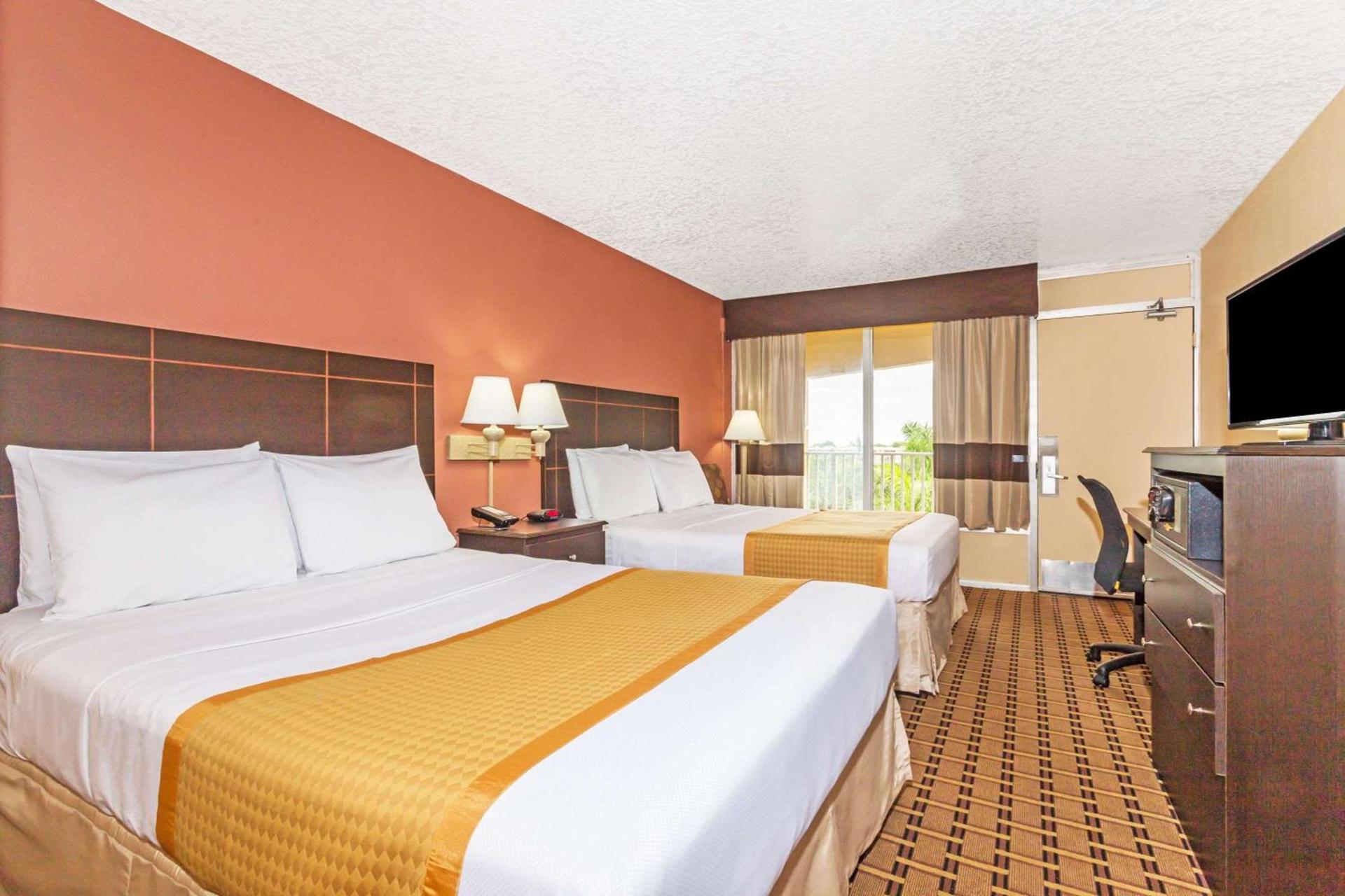 Days Inn by Wyndham Fort Lauderdale-Oakland Park Airport N photo 13