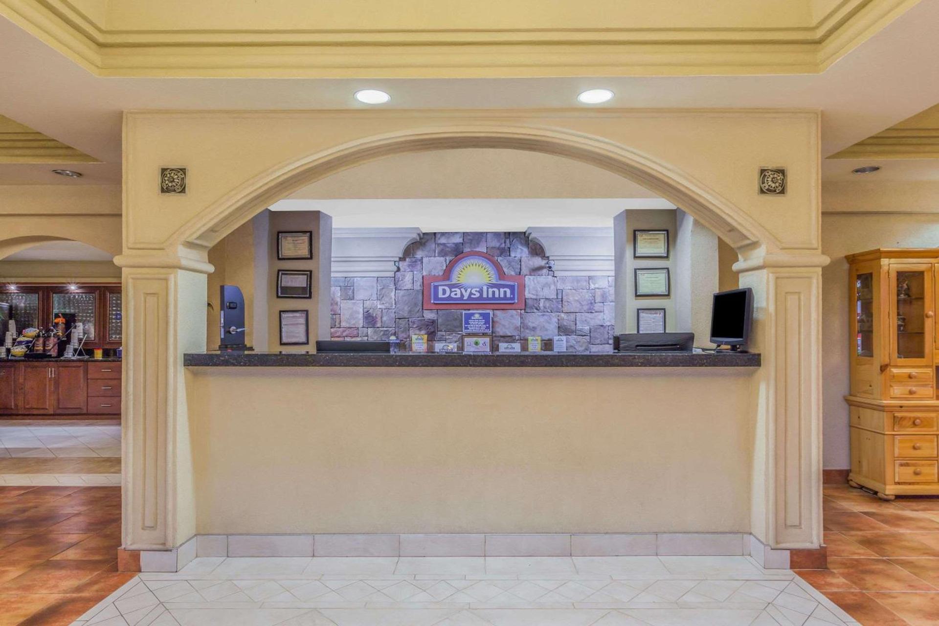 Days Inn by Wyndham Dalton photo 4
