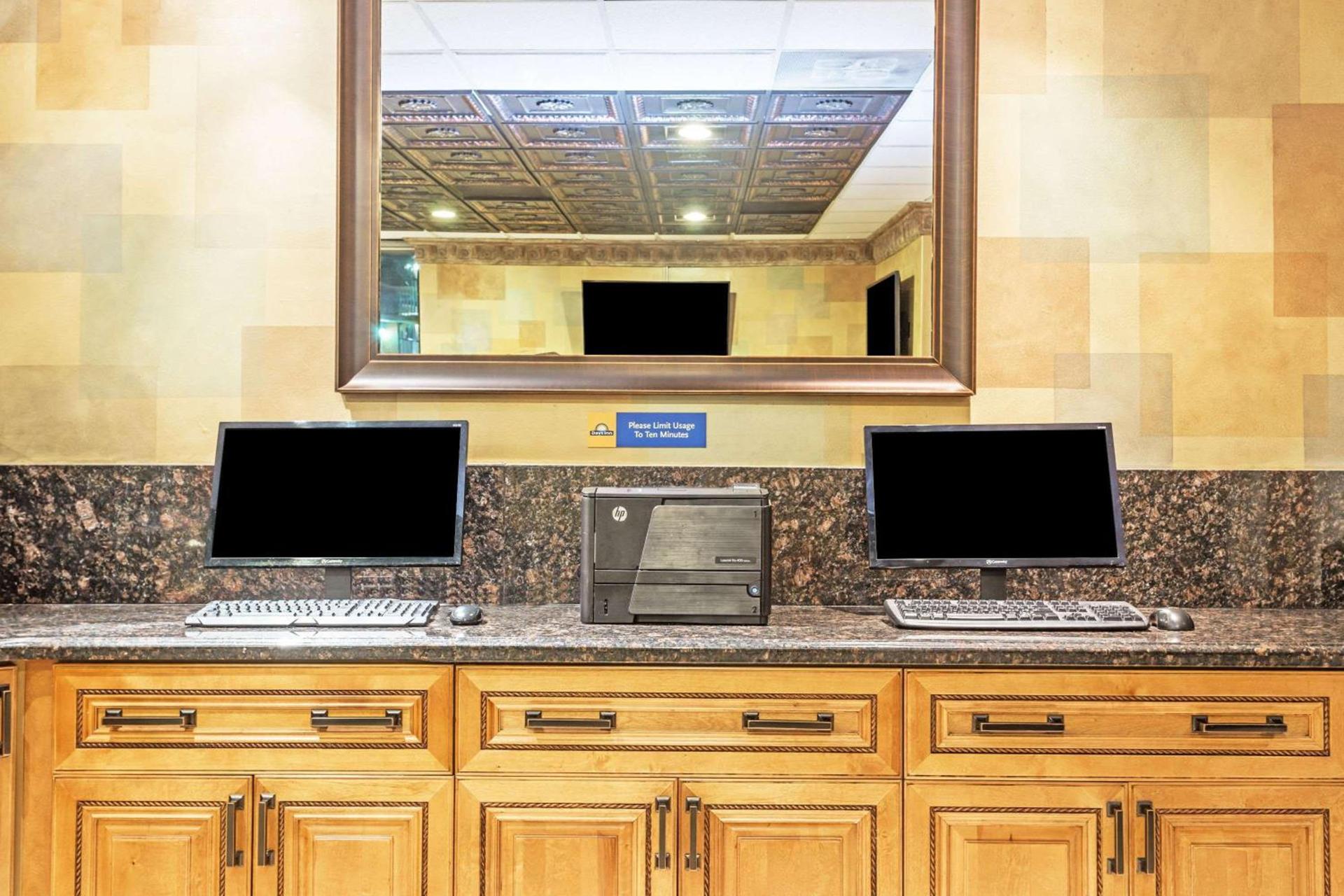 Days Inn by Wyndham Fort Lauderdale-Oakland Park Airport N photo 15