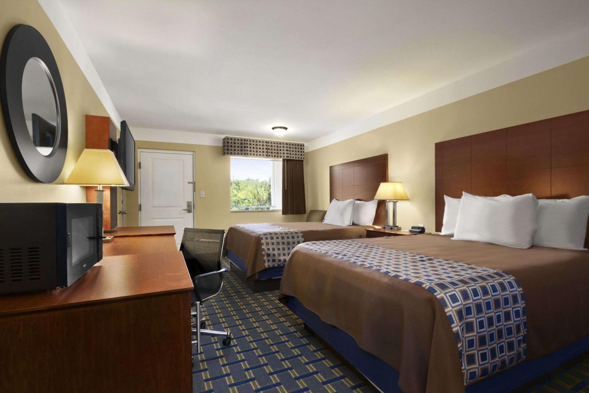 Days Inn by Wyndham Fultondale photo 7